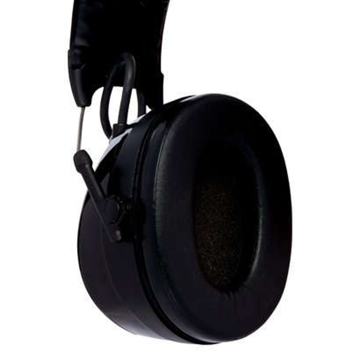 Schwarze, geräuschunterdrückende Over-Ear-Kopfhörer. Die Ohrmuscheln sind groß und gepolstert.