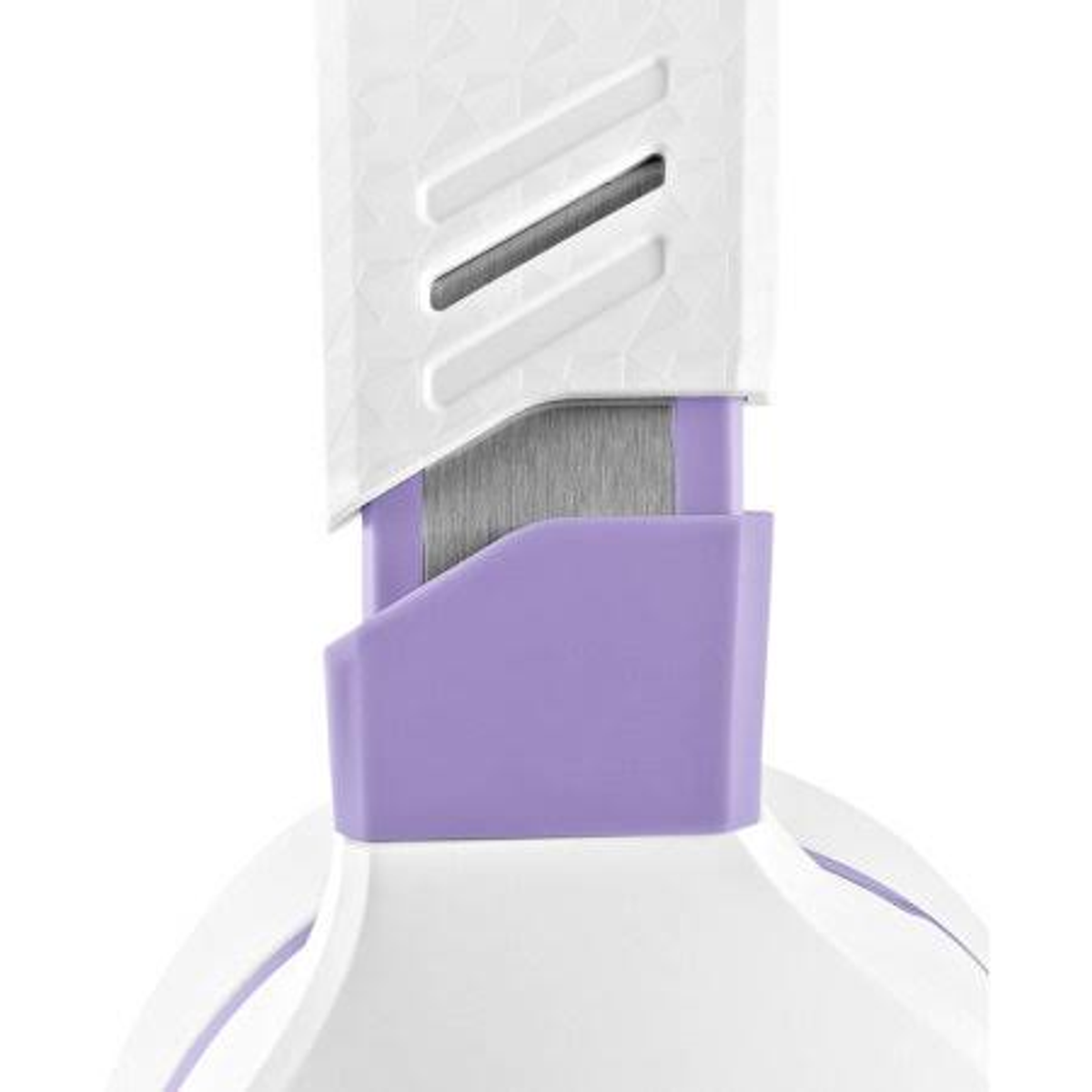 Szczegół słuchawek: biała góra z ukośnym czarnym otworem wentylacyjnym, fioletowa sekcja poniżej i biała dolna część.