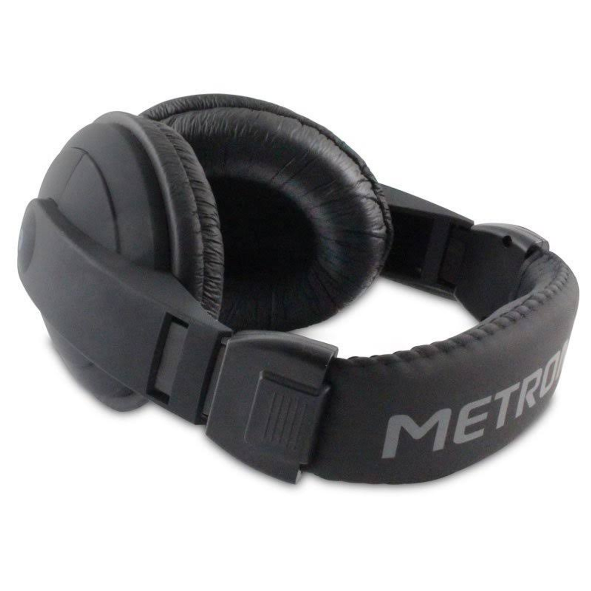 Cuffie nere sovraurali. La fascia per la testa recita 'METRO'. Sfondo bianco.