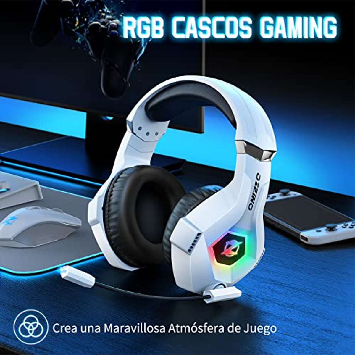 Cuffie da gaming con luci RGB, vicino a un monitor, un mouse e una console.
