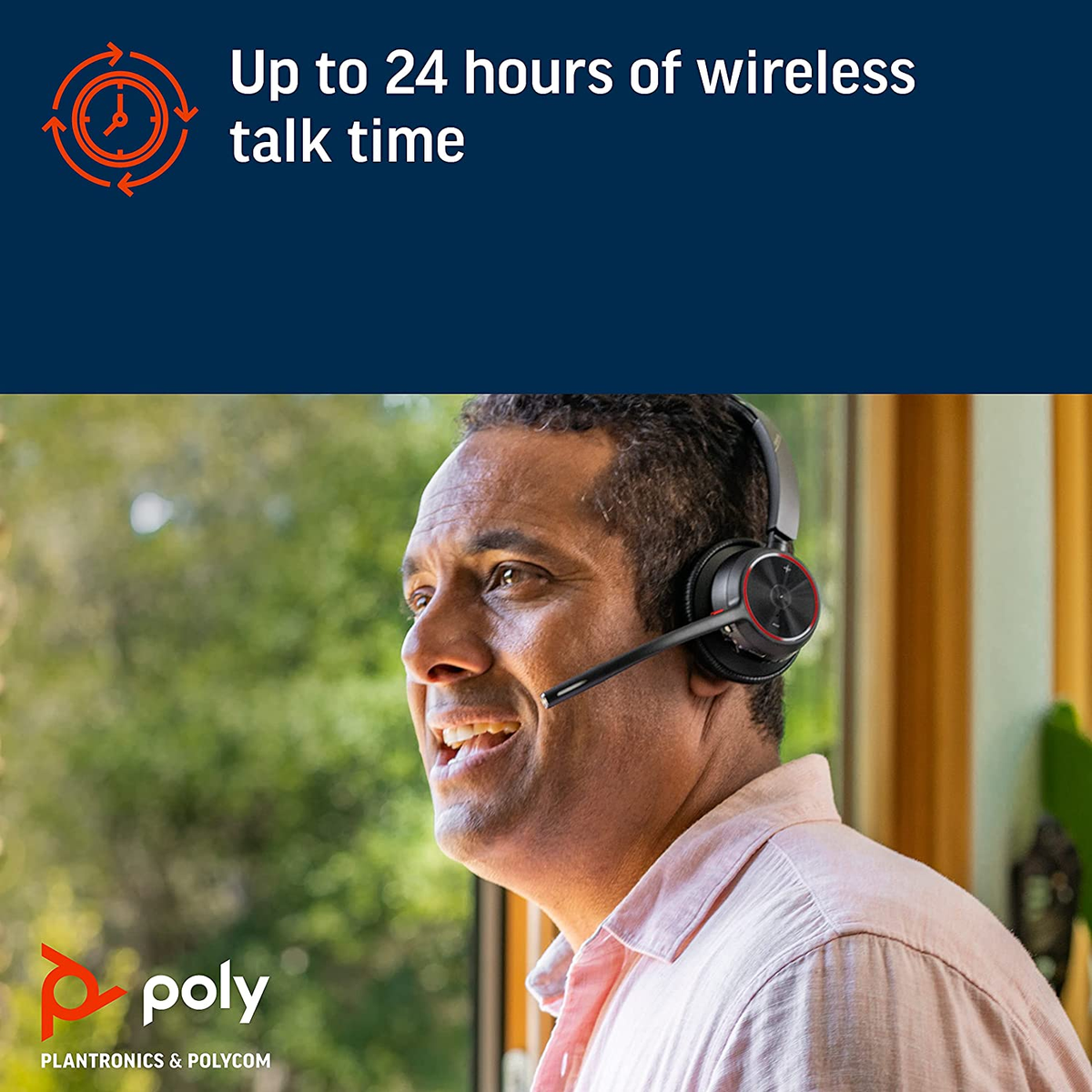 Ein Mann mit Headset, lächelnd. Text: Bis zu 24 Stunden kabellose Gesprächszeit. Hintergrund ist ein Fenster.