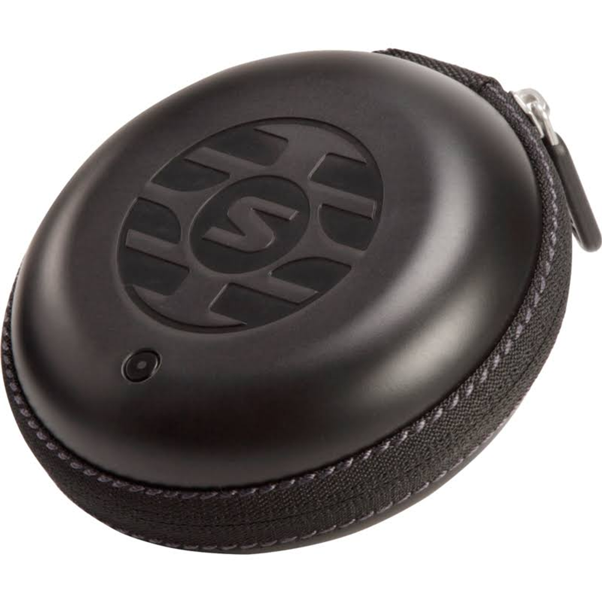 Czarne, owalne etui na słuchawki. Logo 'S' z przodu z zamkiem błyskawicznym. Czarne tło.