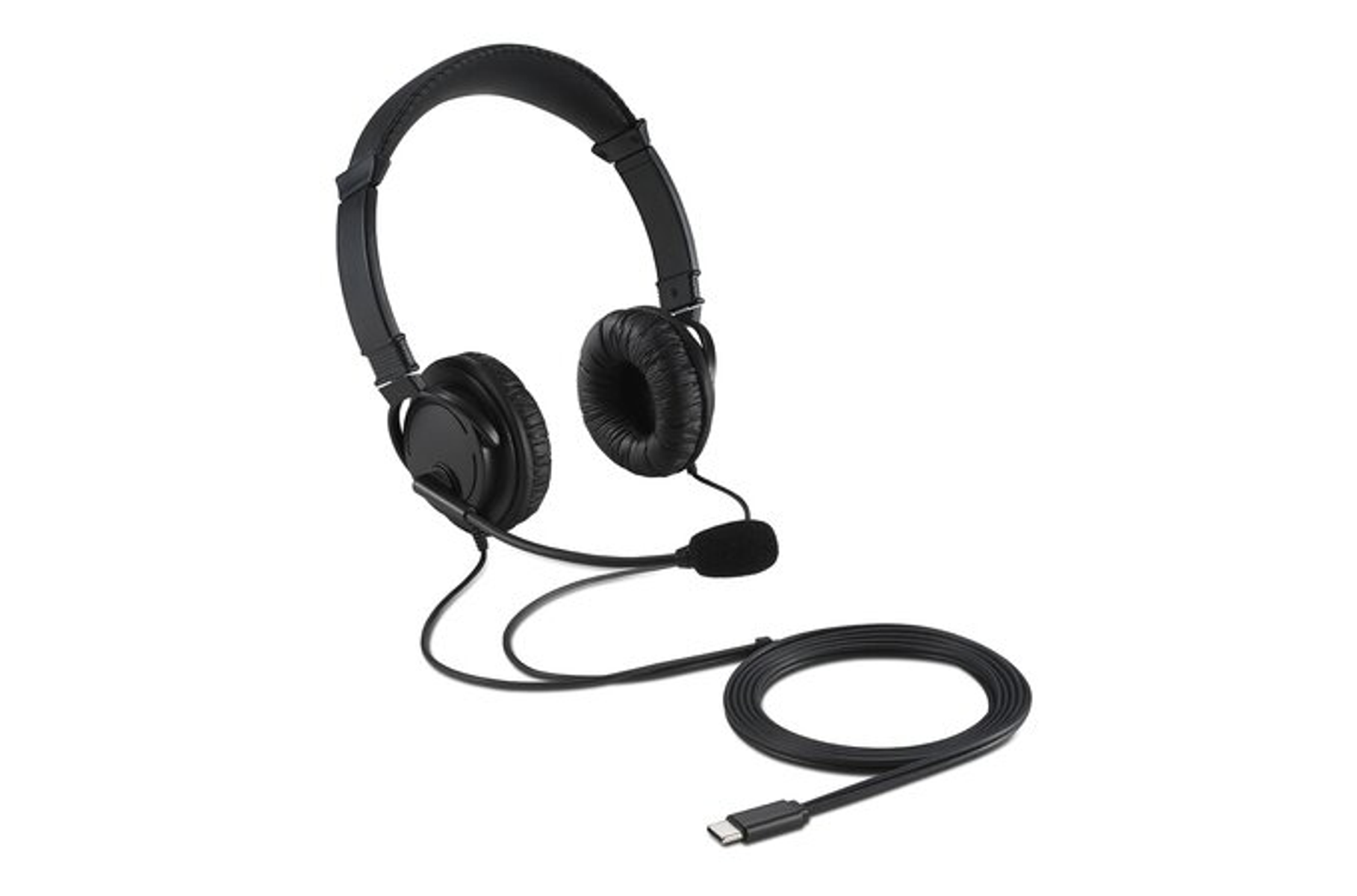 Zwarte hoofdtelefoon met microfoon. De kabel is aangesloten op een USB-C-stekker. Witte achtergrond.