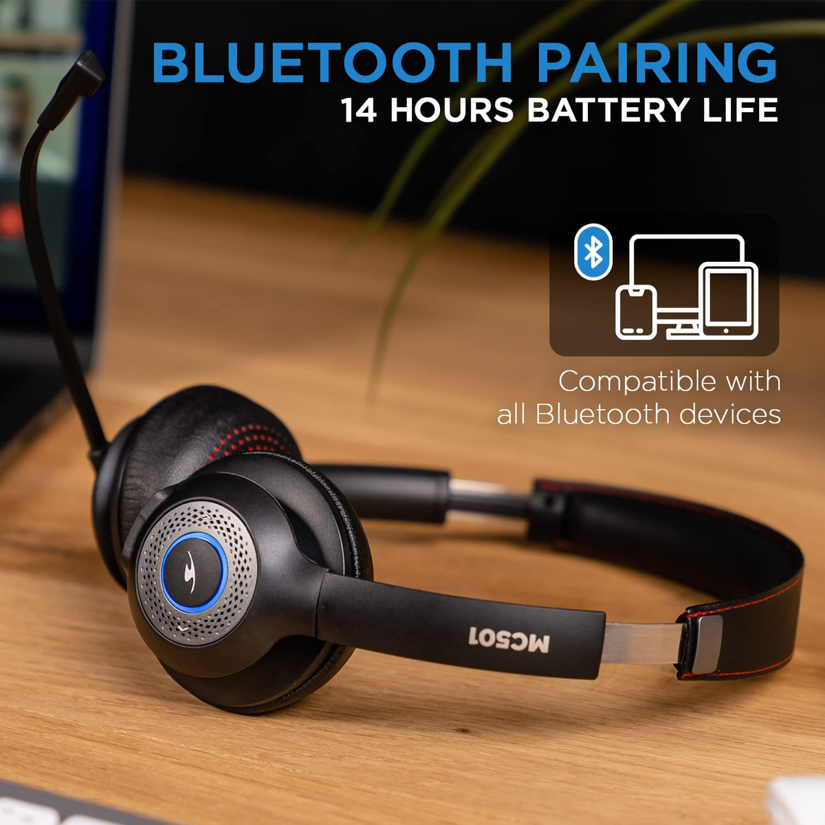 Una cuffia nera con testo: 'BLUETOOTH PAIRING, 14 ORE DI DURATA BATTERIA'. Compatibile.