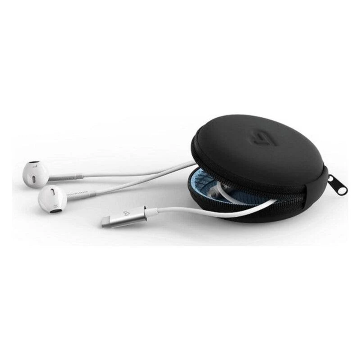 Auricolari bianchi e custodia nera, aperta. Sfondo bianco.