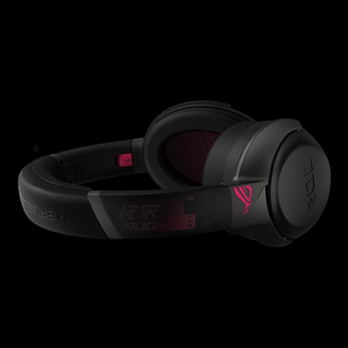 Czarne słuchawki dla graczy ROG na czarnym tle. Słuchawki pod kątem, aby pokazać nauszniki i pałąk.