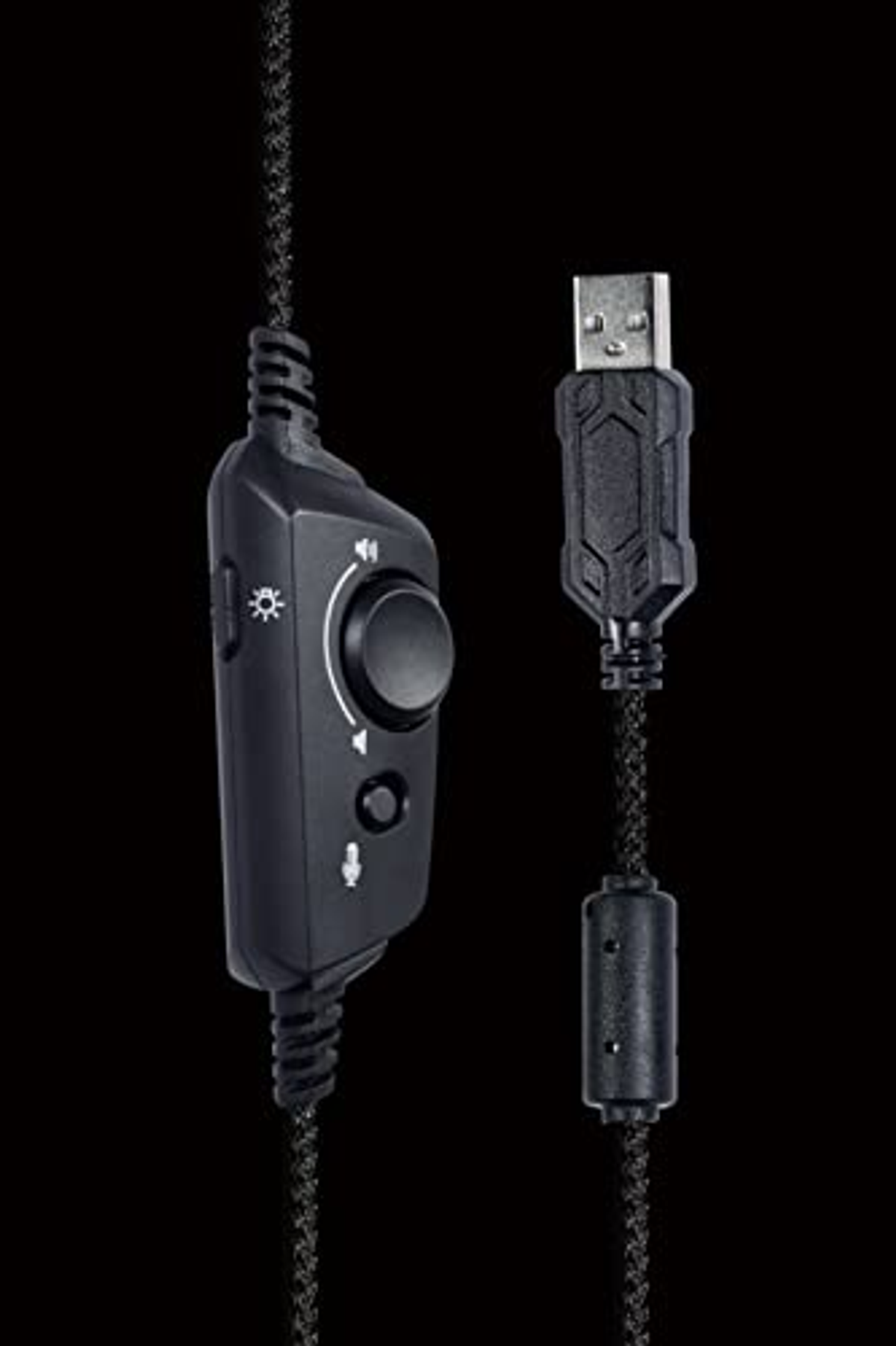 Kabel do słuchawek z elementami sterującymi i złączem USB. Czarne tło.