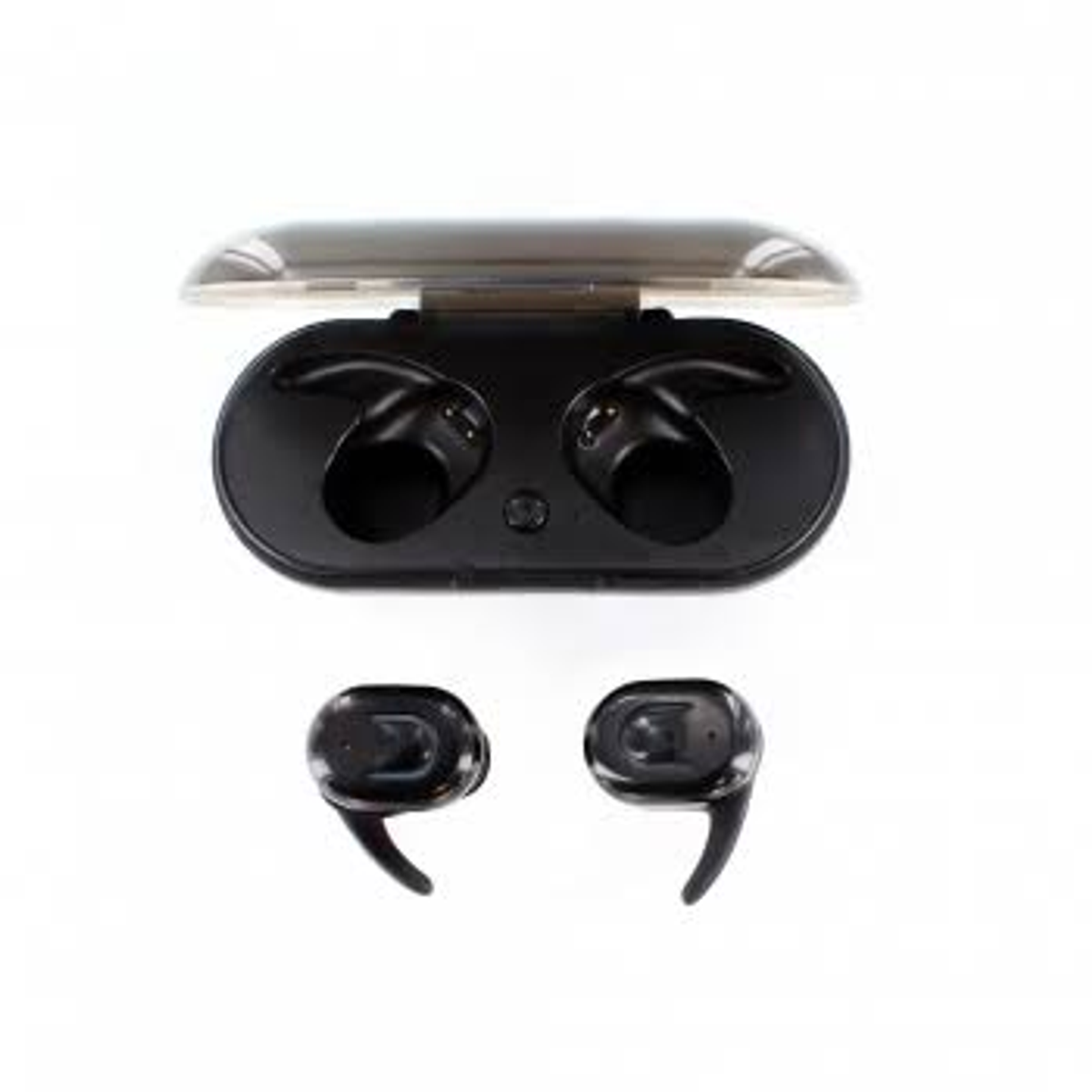 Auriculares inalámbricos negros en estuche de carga y dos auriculares separados sobre fondo blanco.