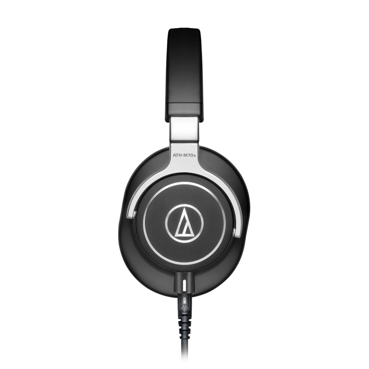 Schwarze Kopfhörer mit silbernen Akzenten und Kabel. ATH-M70x Logo sichtbar.