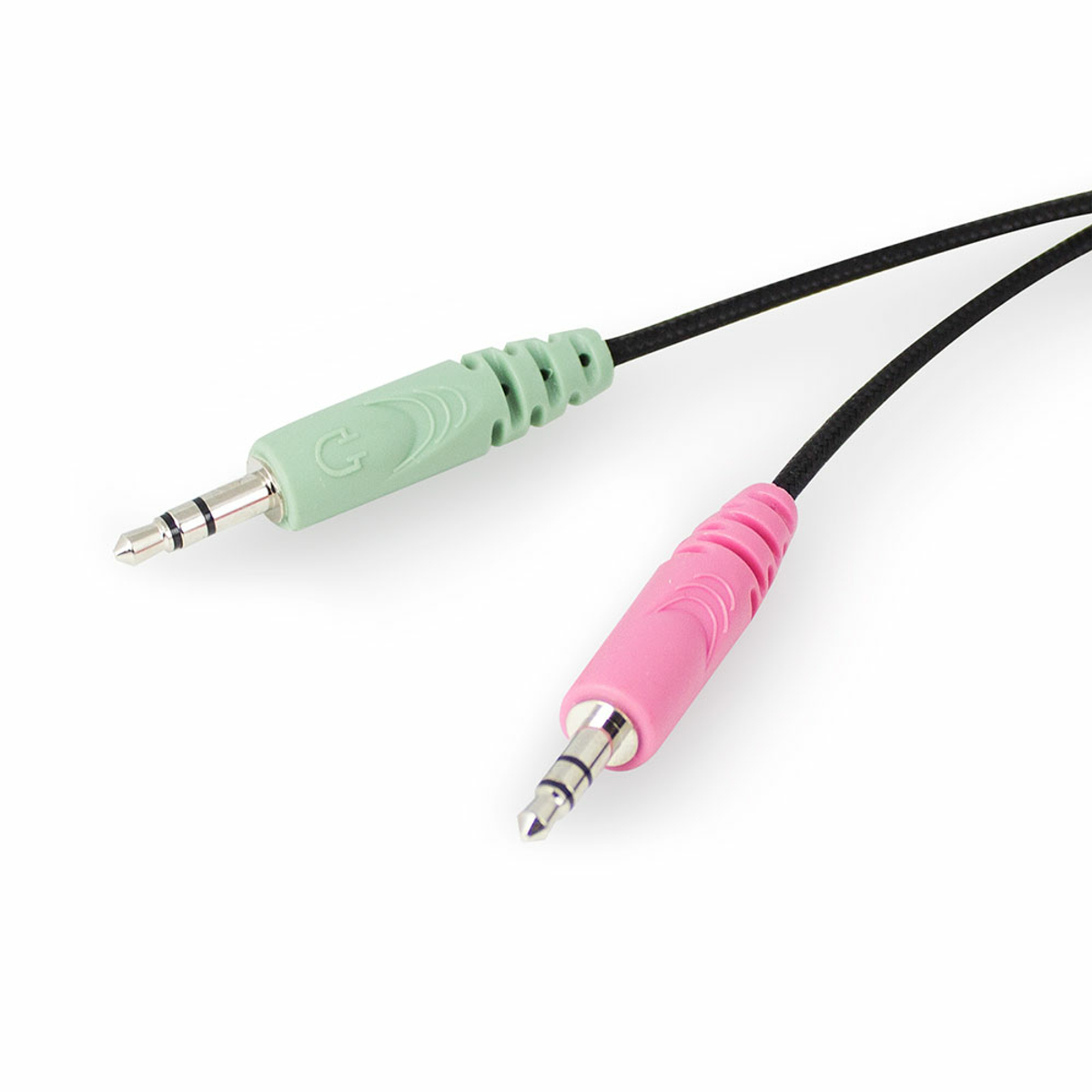 Dos conectores de audio, verde y rosa, conectados por cables negros.