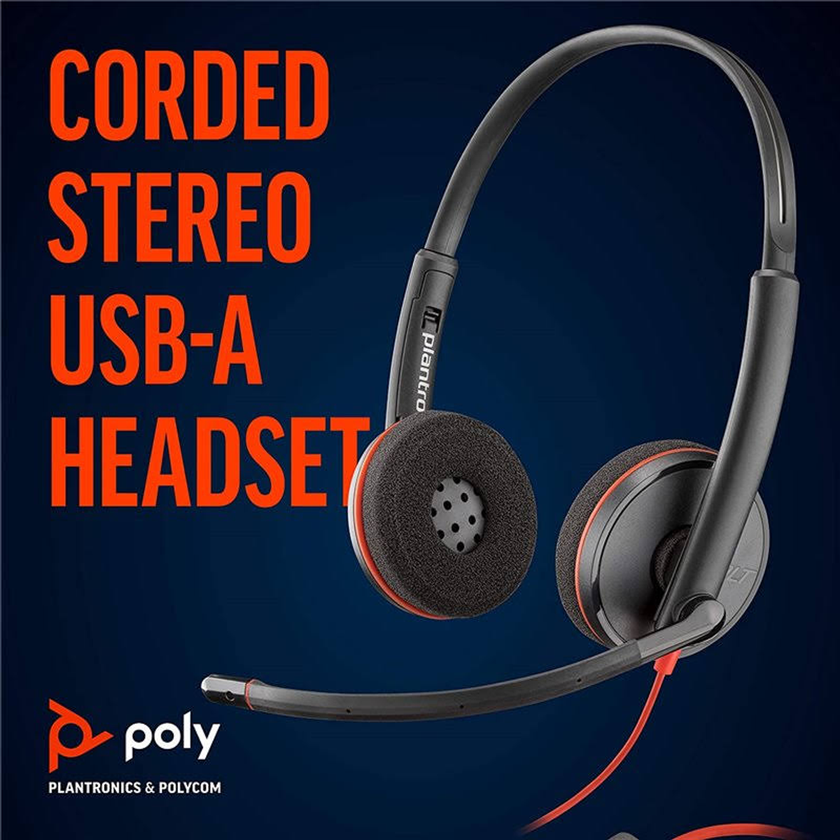 Ein schwarzes Headset mit Mikrofon und roten Akzenten. Der Text lautet 'Corded Stereo USB-A Headset'.