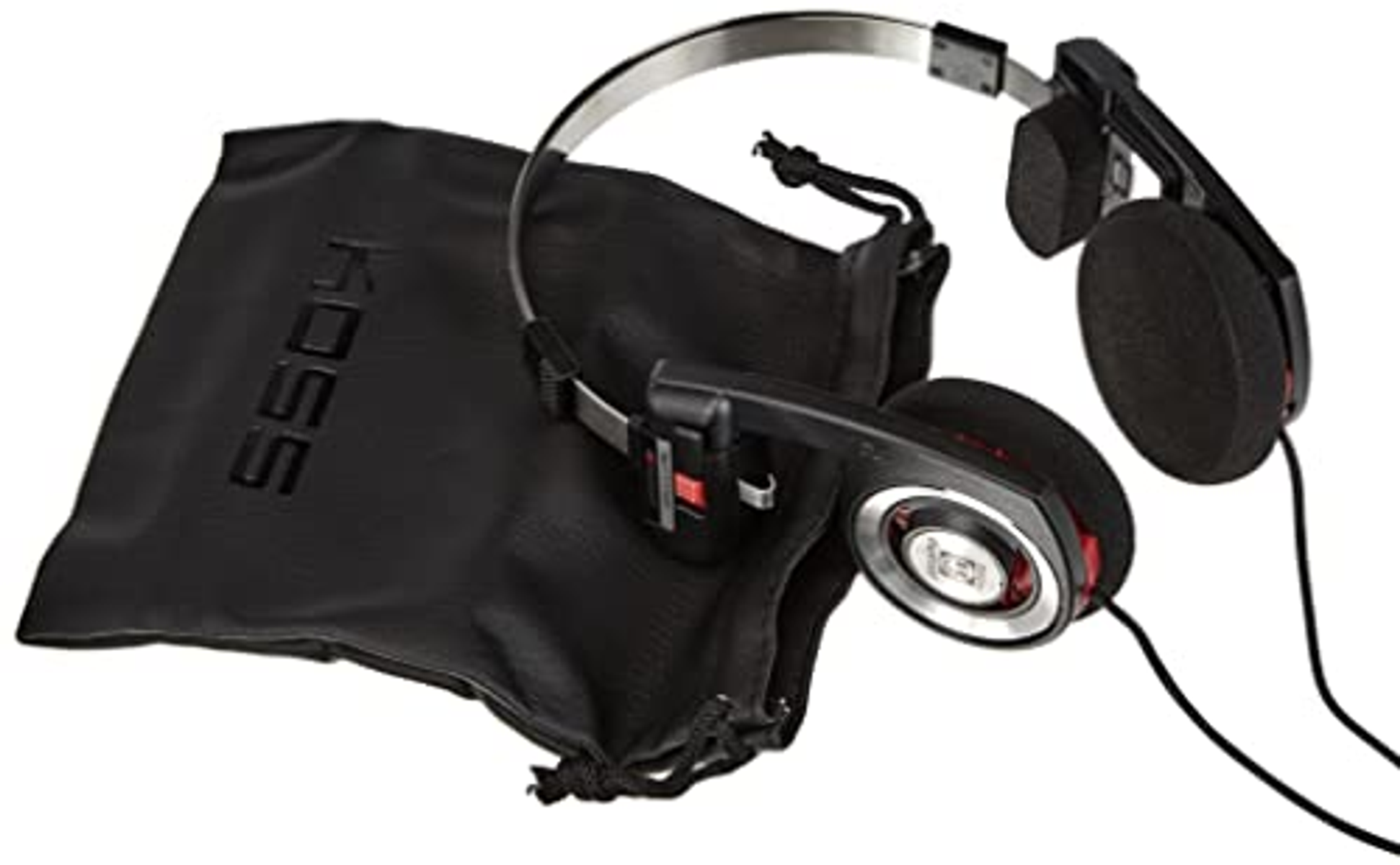 Czarne słuchawki z czerwonymi akcentami i czarną torbą.