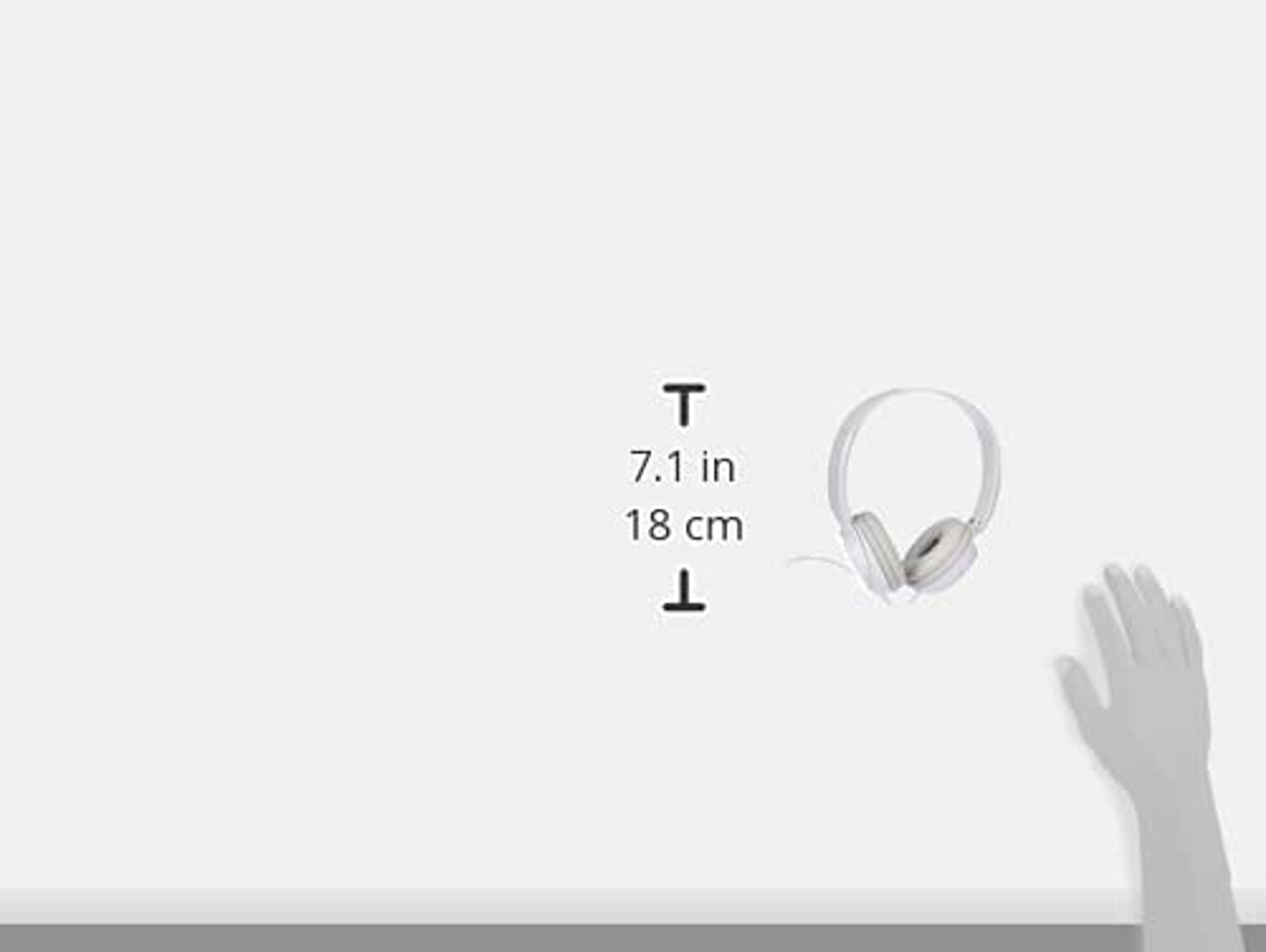 Écouteurs blancs avec un câble, à côté d'une main indiquant la taille.