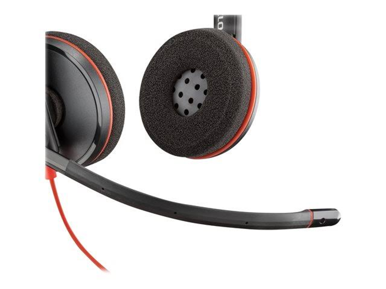 Primer plano de unos auriculares negros. Los auriculares son negros con detalles rojos. Es visible un cable rojo.