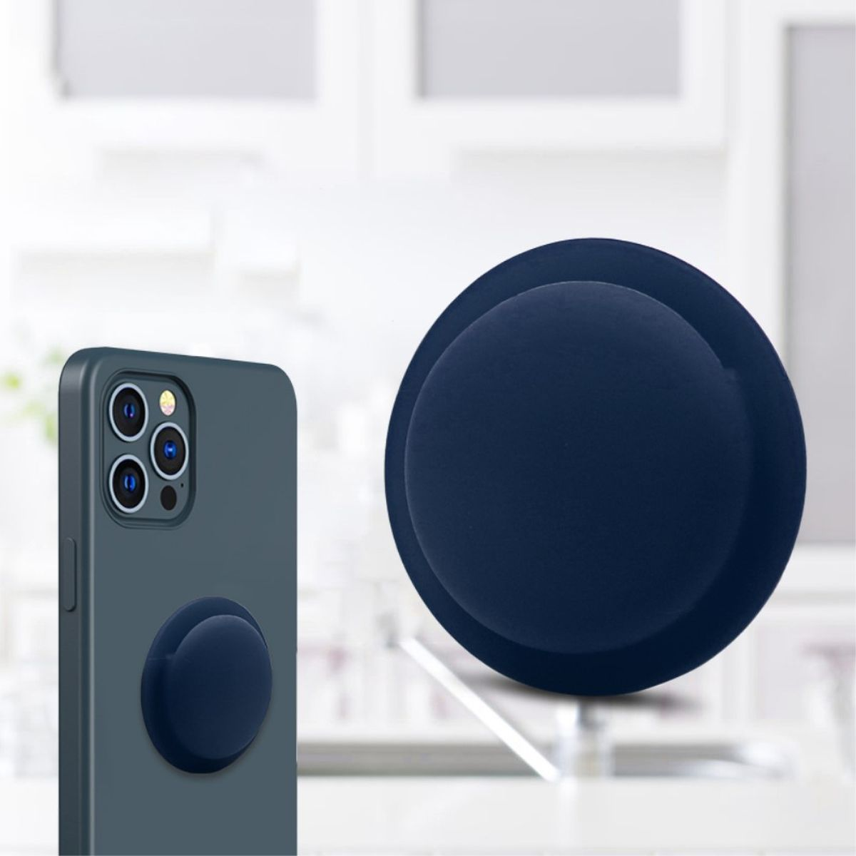 Telefon mit blauem Pop-up-Sockel und einem freistehenden blauen runden Gegenstand.