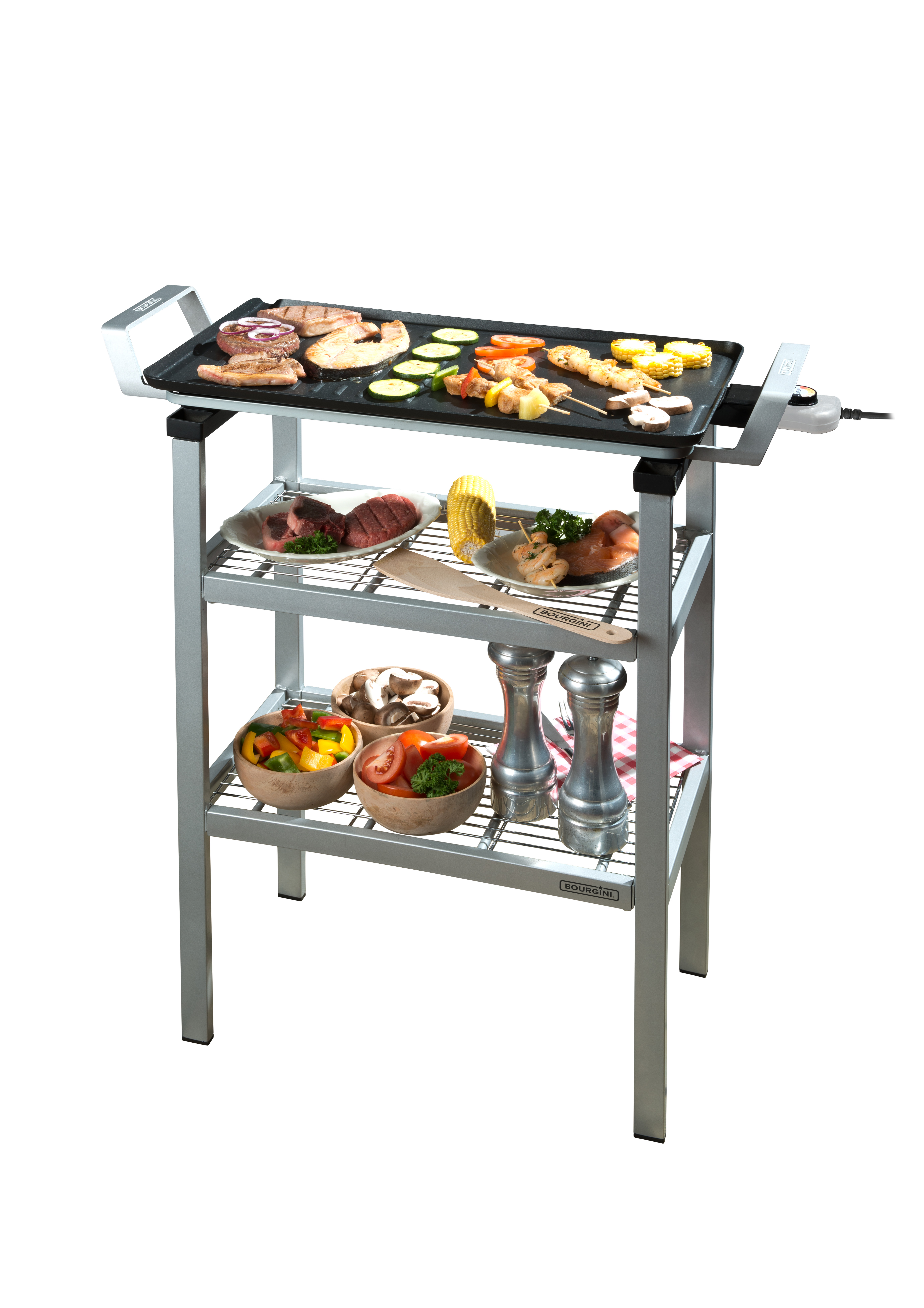 Ein silberner Grill mit Essen auf drei Ebenen, darunter Fleisch, Gemüse und Spieße.