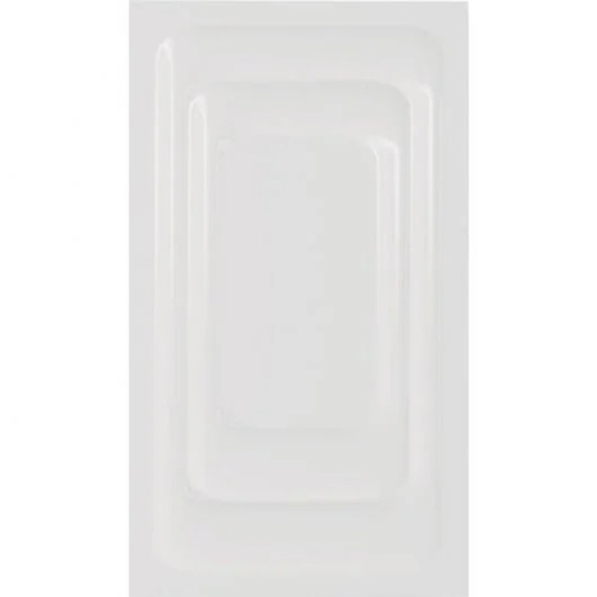Una pila de tres bandejas rectangulares blancas, anidadas entre sí, sobre un fondo blanco.