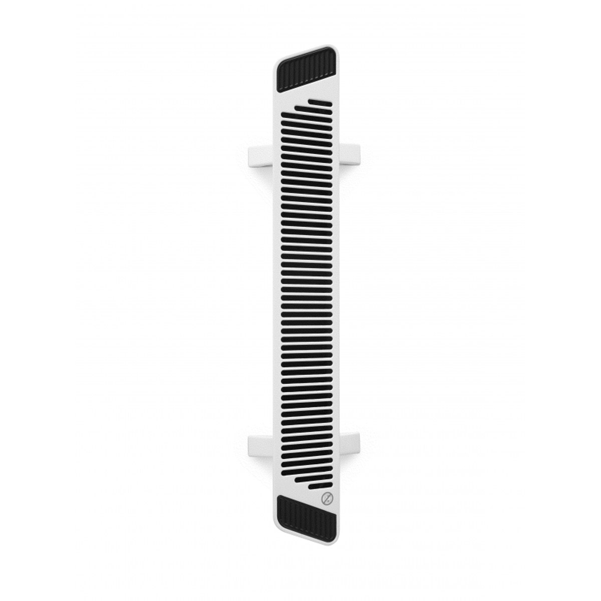 Een witte wandverwarming met zwarte ventilatiestrepen.