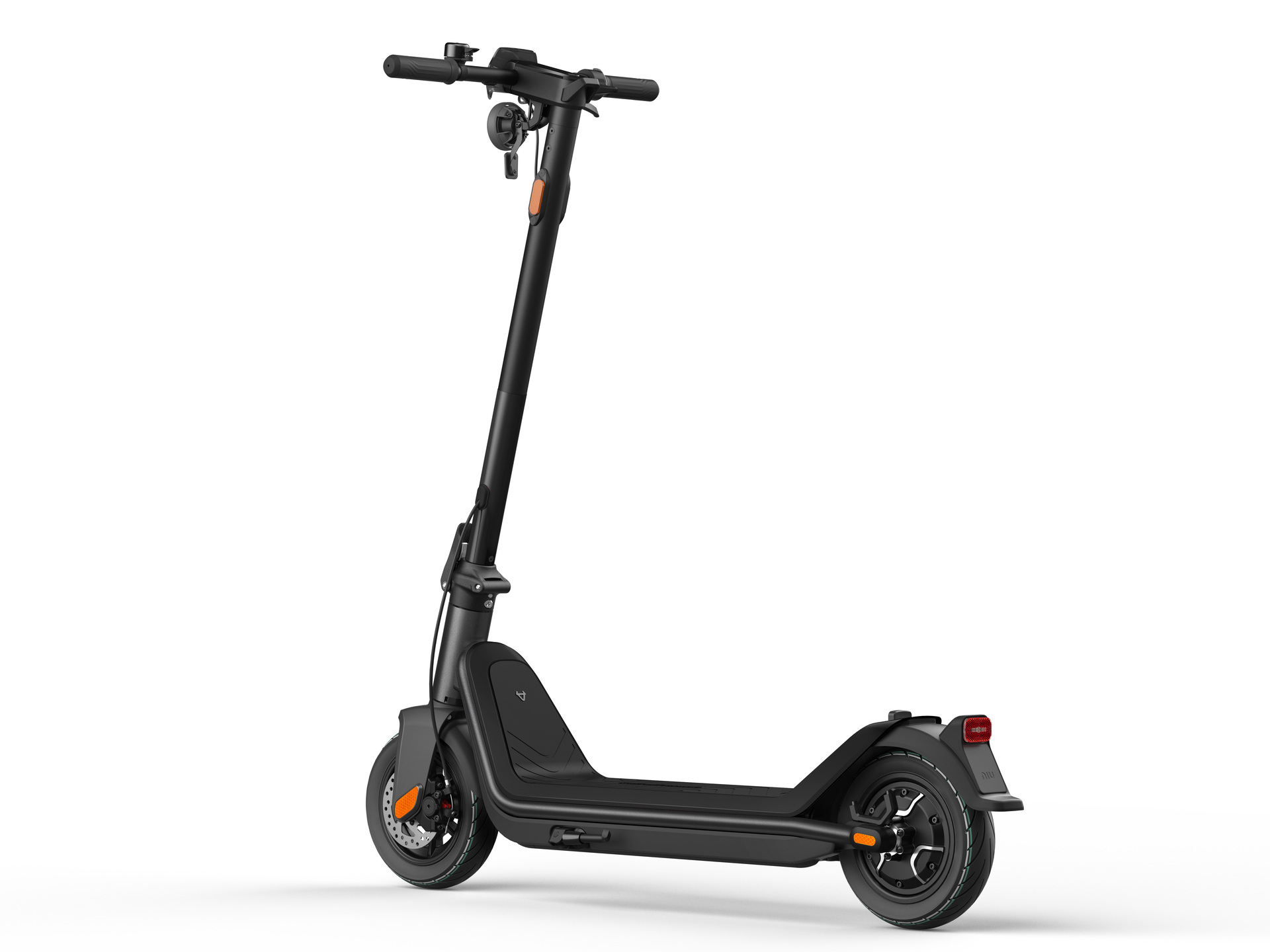 Schwarzer Elektroroller auf weißem Hintergrund. Der Roller hat orangefarbene Akzente.