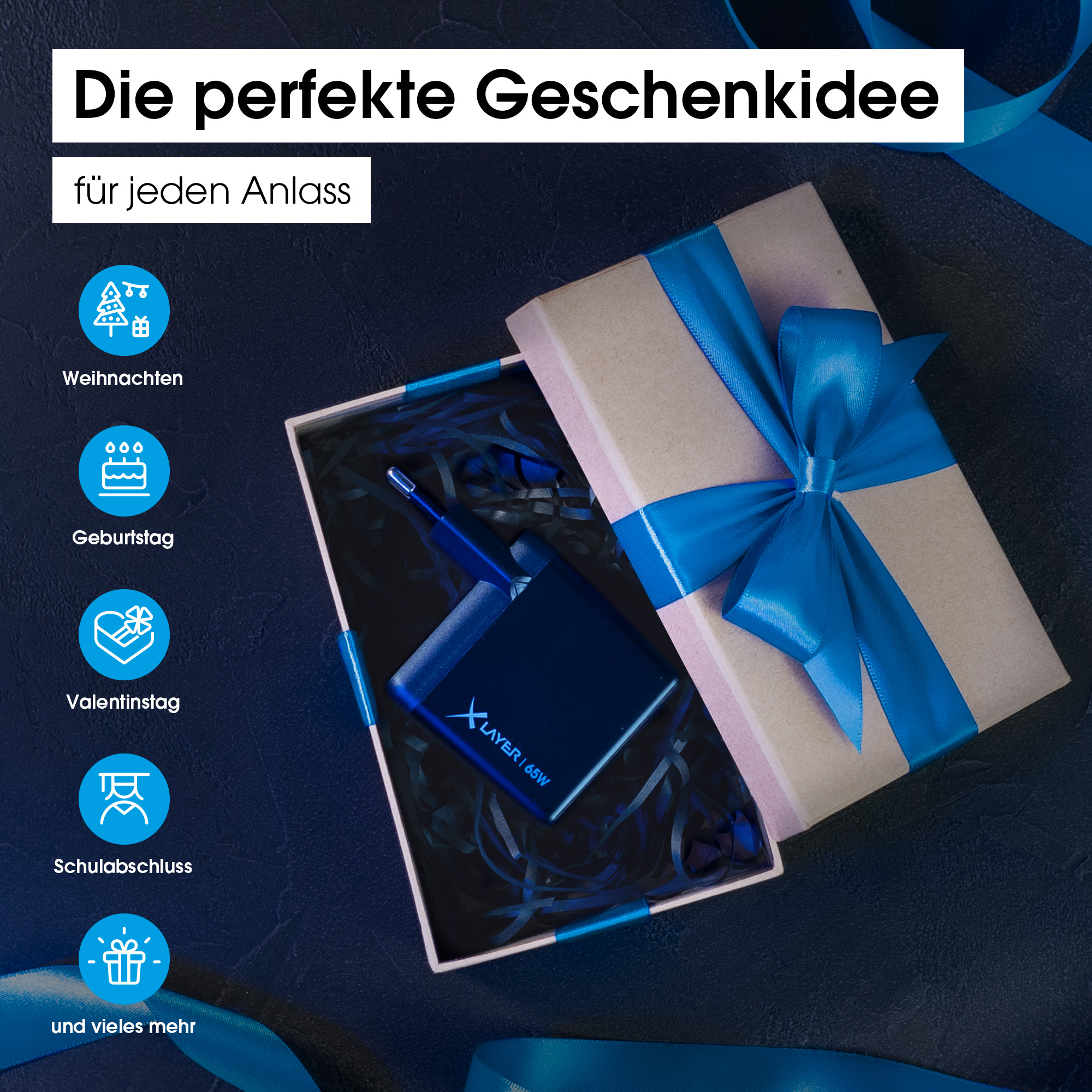 Geschenkbox mit blauem Band, geöffnet, um ein blaues Ladegerät zu enthüllen. Text: Die perfekte Geschenkidee.
