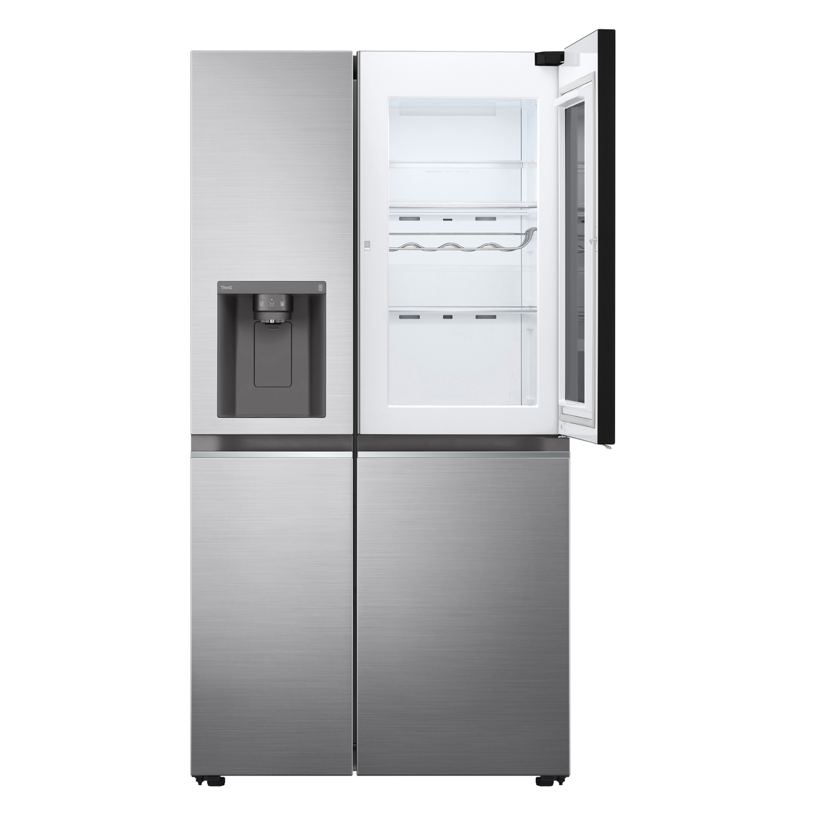 Frigorifero in acciaio inox con porta aperta. Scaffali interni visibili.