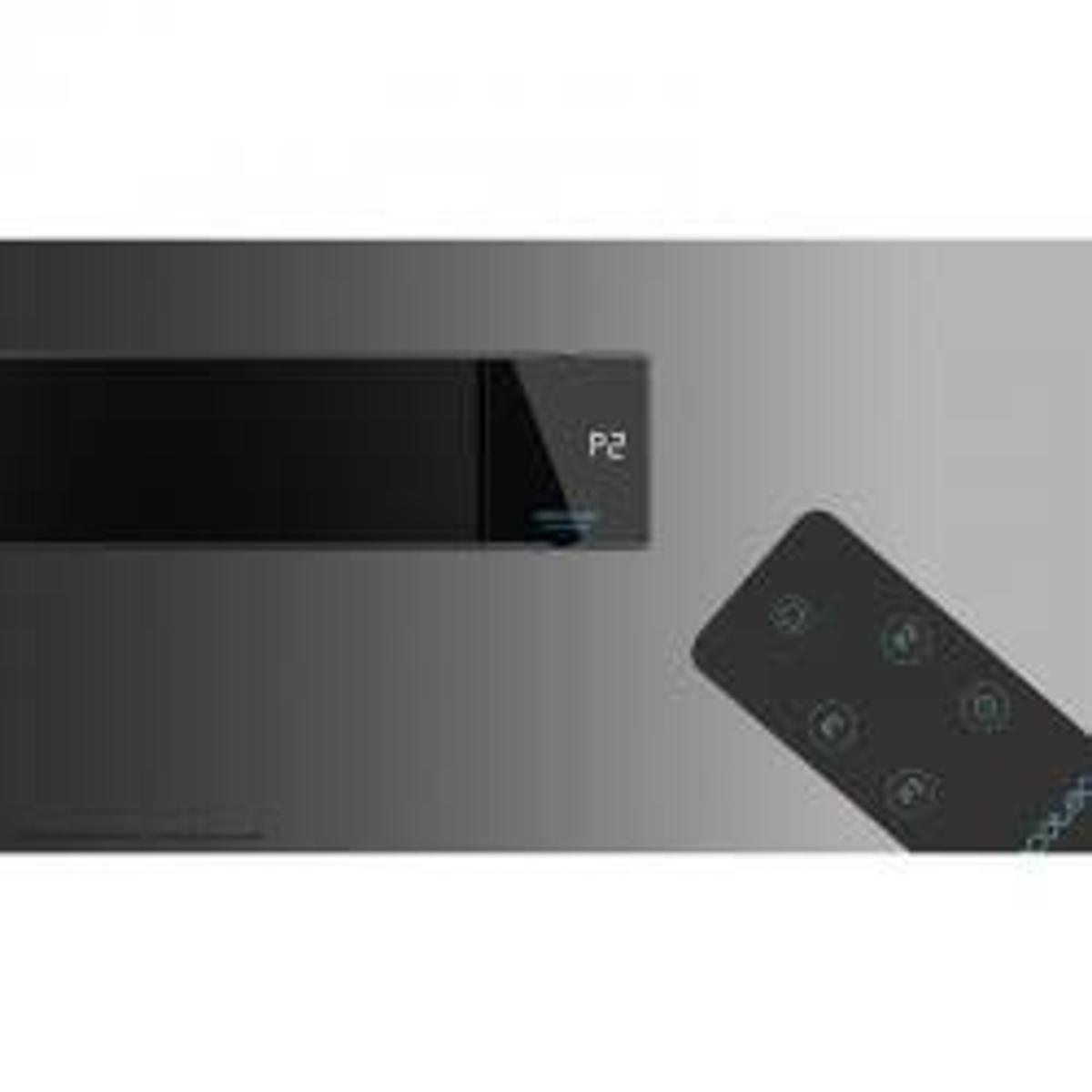 Czarny panel sterowania i pilot na szarej powierzchni. Panel pokazuje P2.