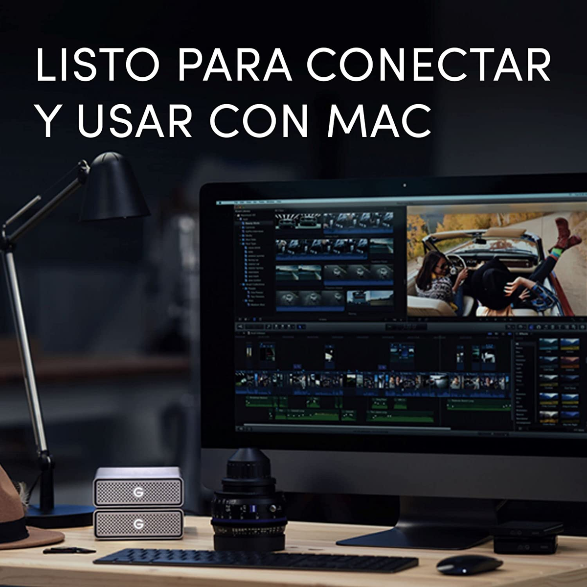 Ekran komputera z interfejsem edycji wideo, z małym głośnikiem i kapeluszem.