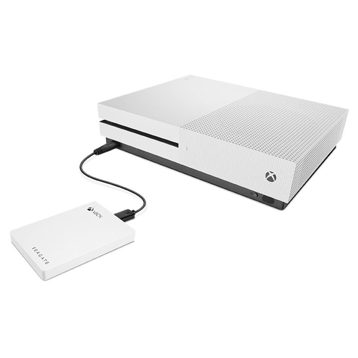 Eine weiße externe Festplatte von Seagate, die mit einer weißen Xbox-Konsole verbunden ist.
