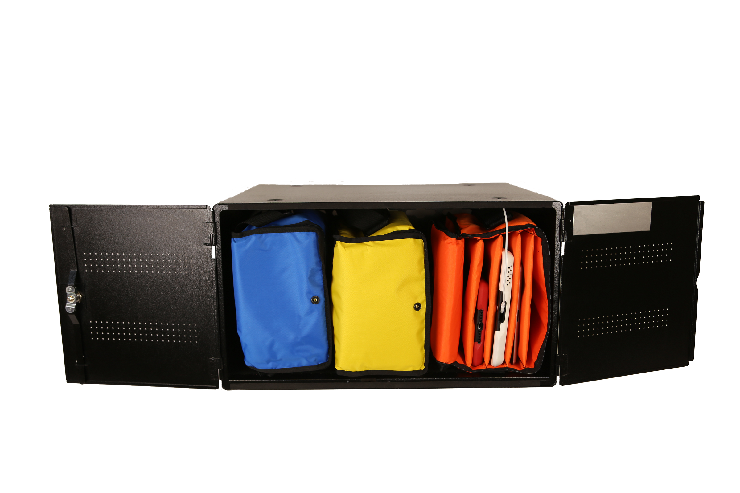 Eine schwarze Box mit drei Fächern. Die Türen sind geöffnet. Blaue, gelbe und orangefarbene Taschen sind innen.