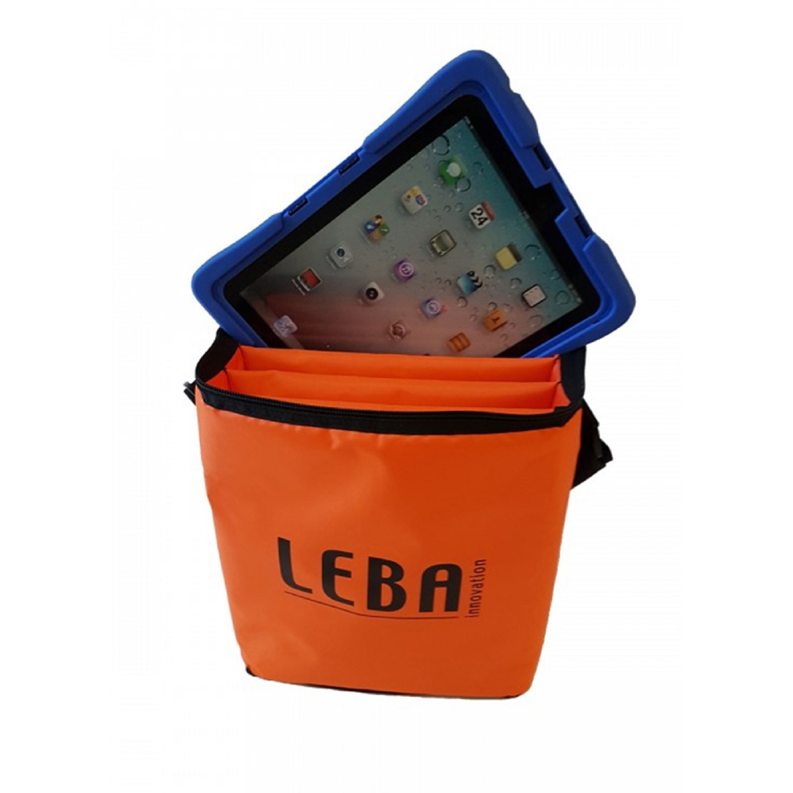Orangene Tasche mit Tablet, Tablet in blauer Schutzhülle. LEBA Innovation Logo.