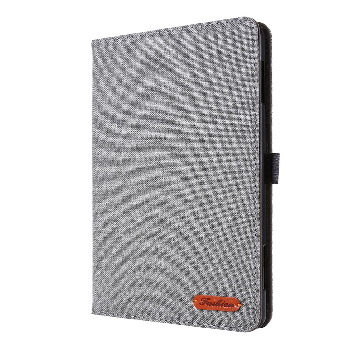 Graue Tablet-Hülle aus Stoff, geschlossen. Braunes Etikett auf dem Cover mit Text.