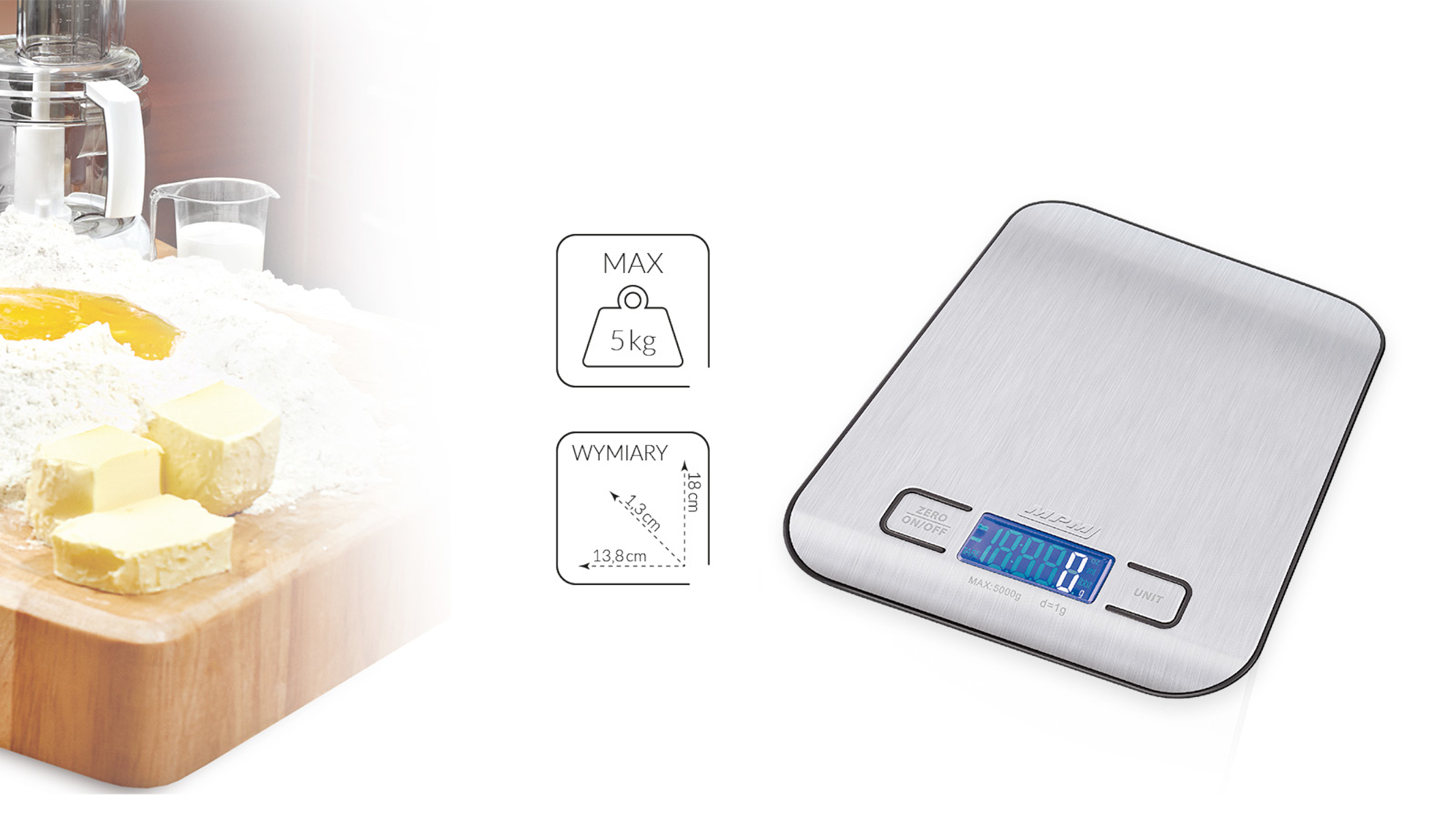 Una balanza de cocina digital sobre una superficie blanca. Mantequilla y harina están en una tabla de madera a la izquierda.