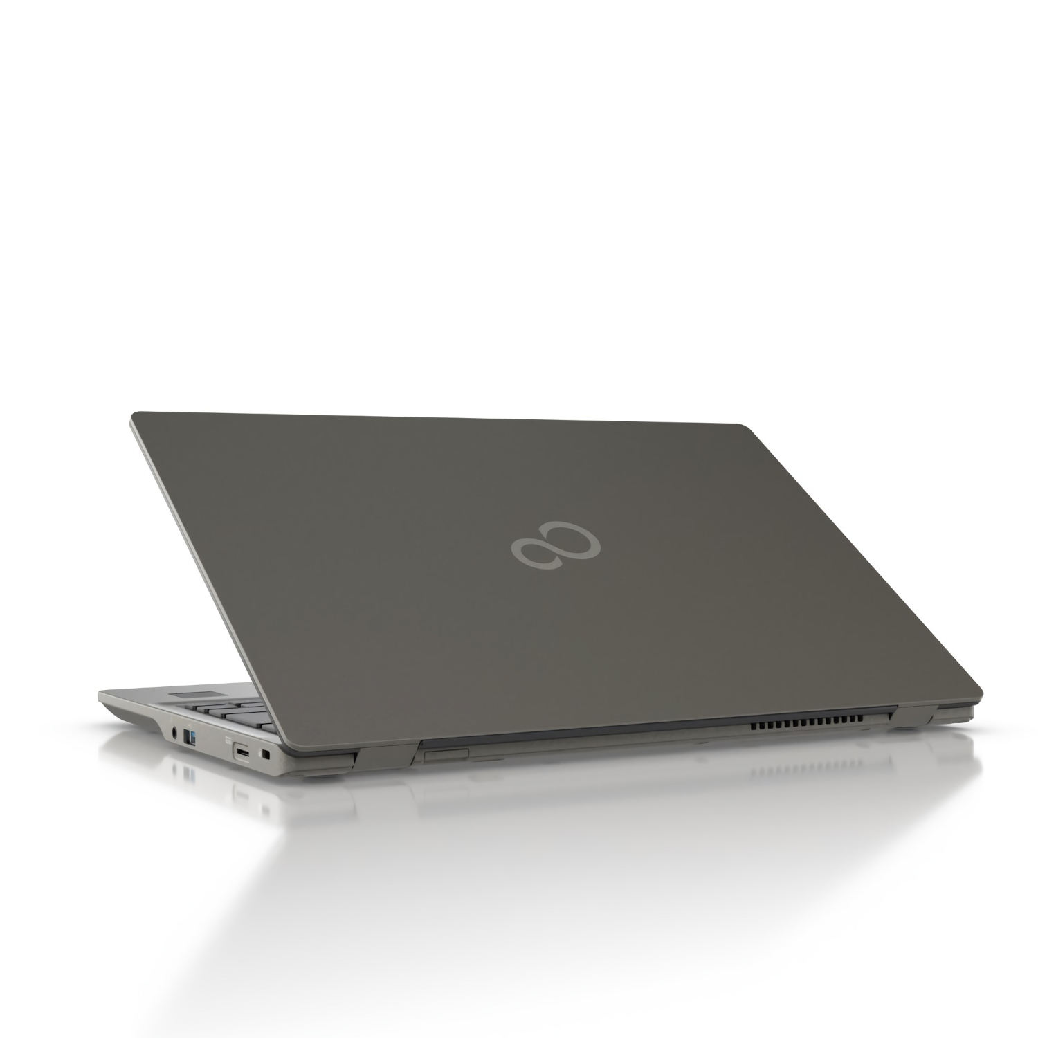 Ein grauer Laptop mit Fujitsu-Logo auf der Rückseite, leicht geöffnet. Der Bildschirm ist mit weißem Hintergrund sichtbar.