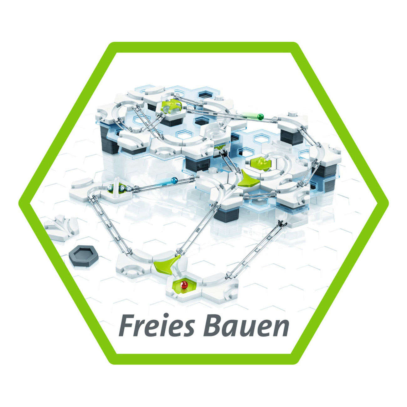 Ein Bauspielzeug aus weißen und schwarzen Blöcken. Das Spielzeug befindet sich in einem grünen Sechseck.