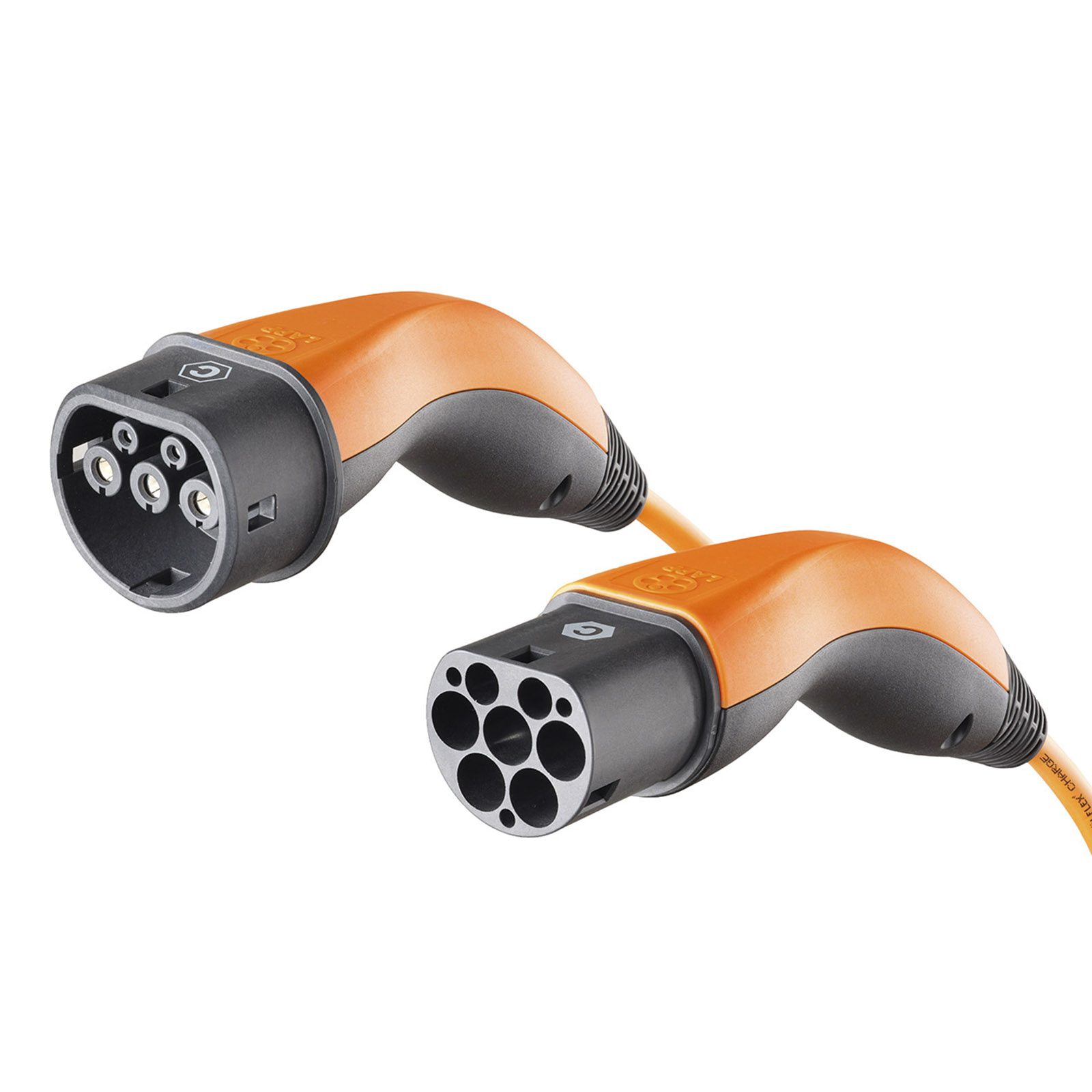 Zwei orangefarbene und schwarze Ladekabel mit Steckern, auf weißem Hintergrund.