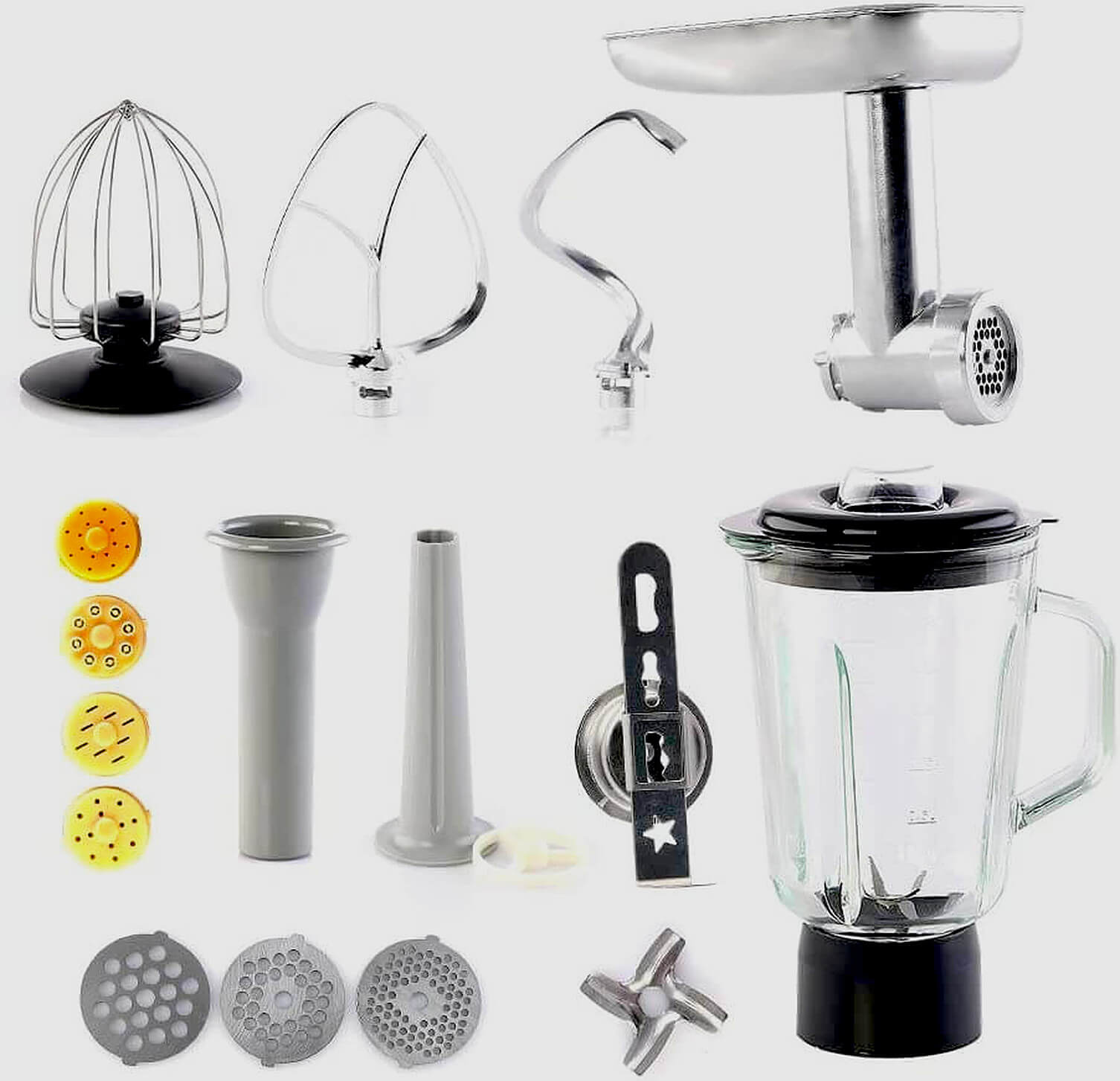 Küchengeräte Teile: Mixer, Schneebesen, Mahlwerk und andere Aufsätze. Weißer Hintergrund.