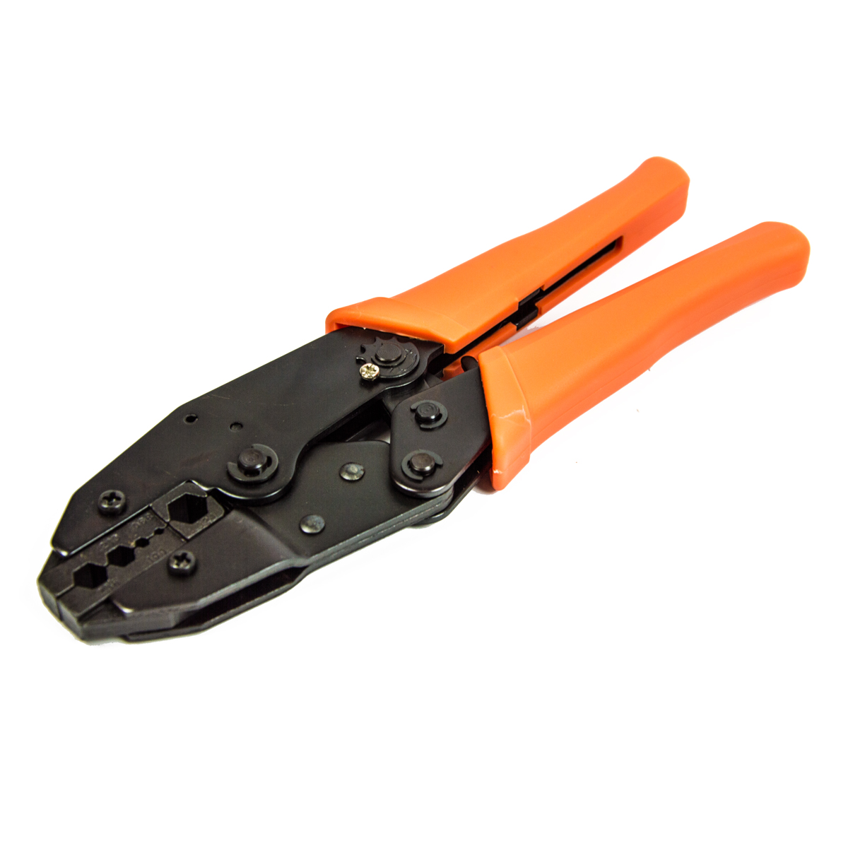 Crimpzange mit orangefarbenem Griff, schwarze Backen auf weißem Hintergrund, für Elektroarbeiten.