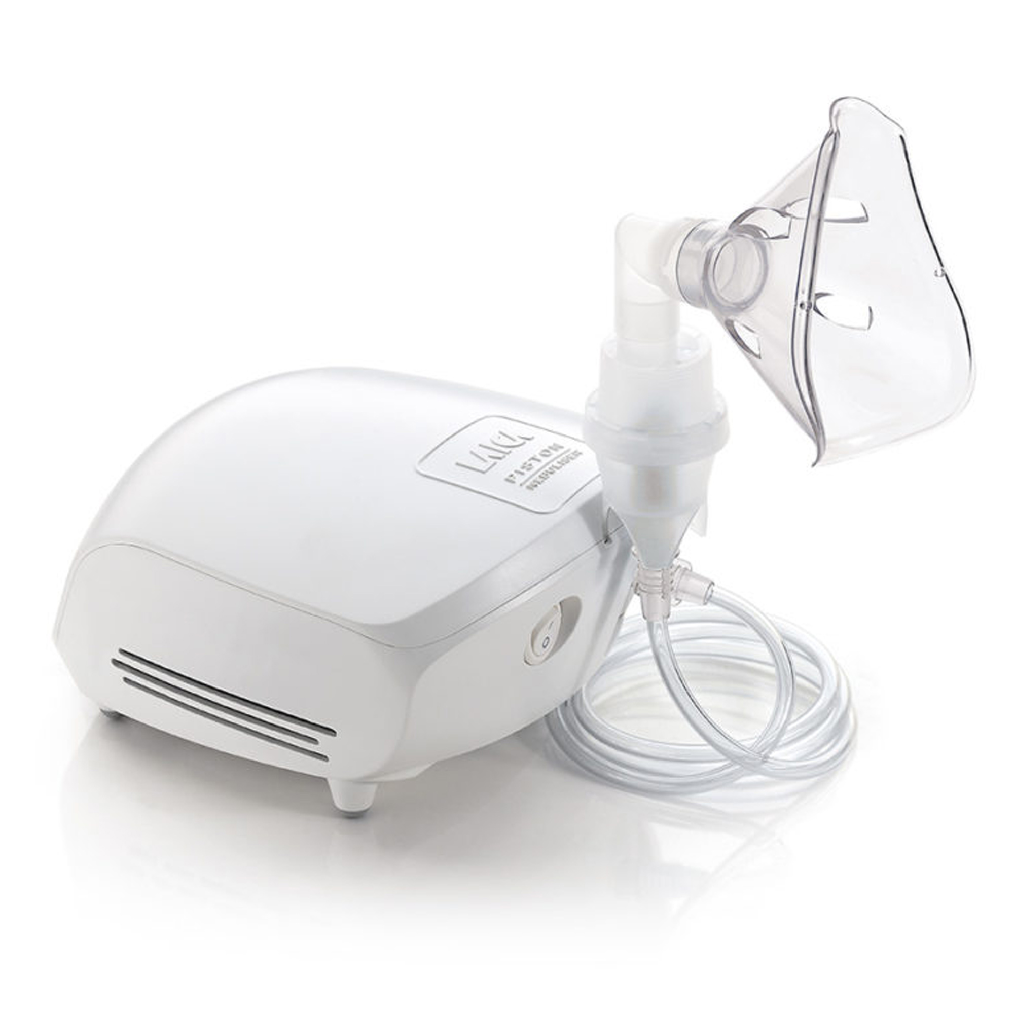 Máquina nebulizadora blanca con máscara y tubo adjunto, fondo blanco.