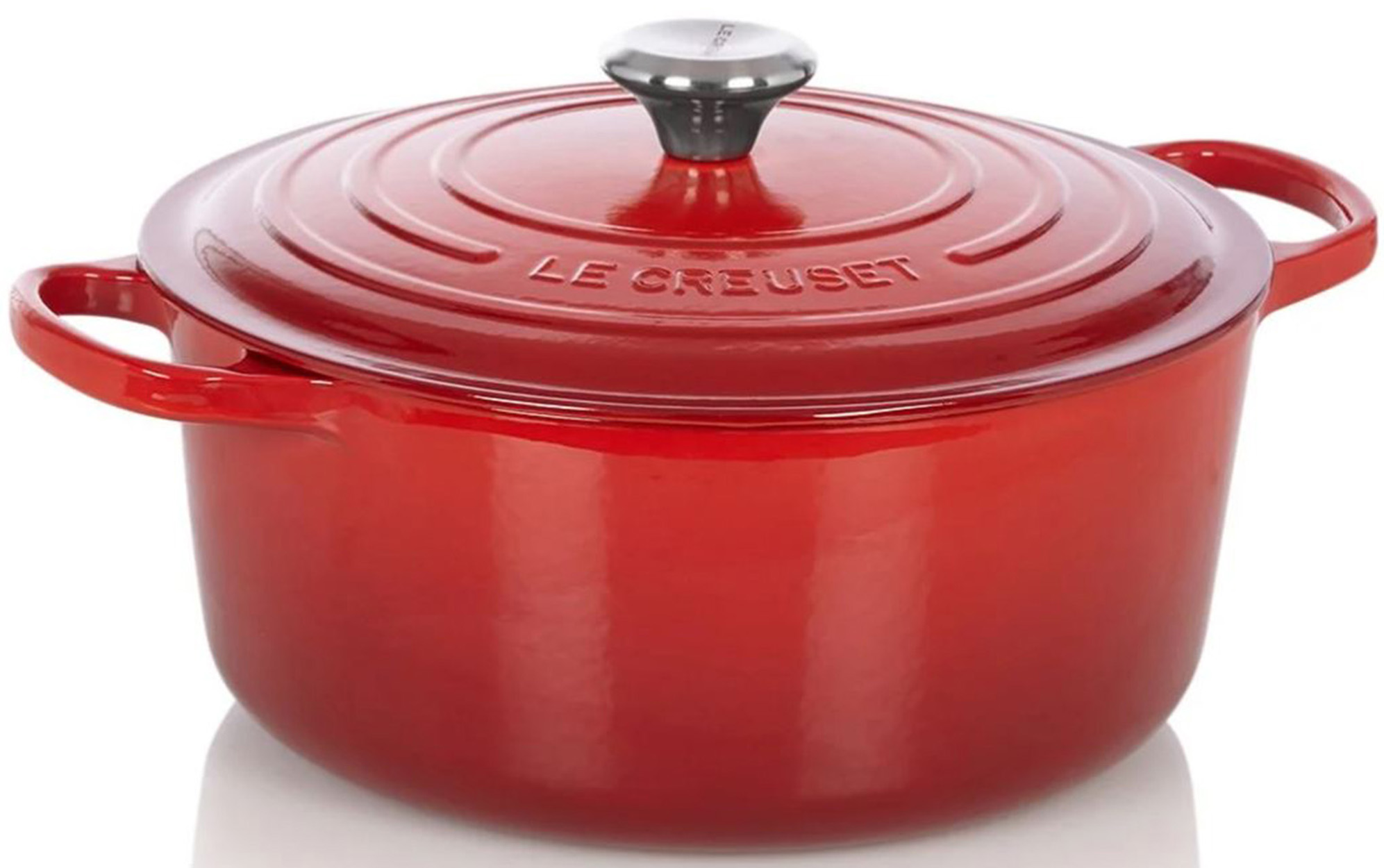 Roter Le Creuset Gusseisentopf mit schwarzem Deckel. Es hat zwei Griffe.