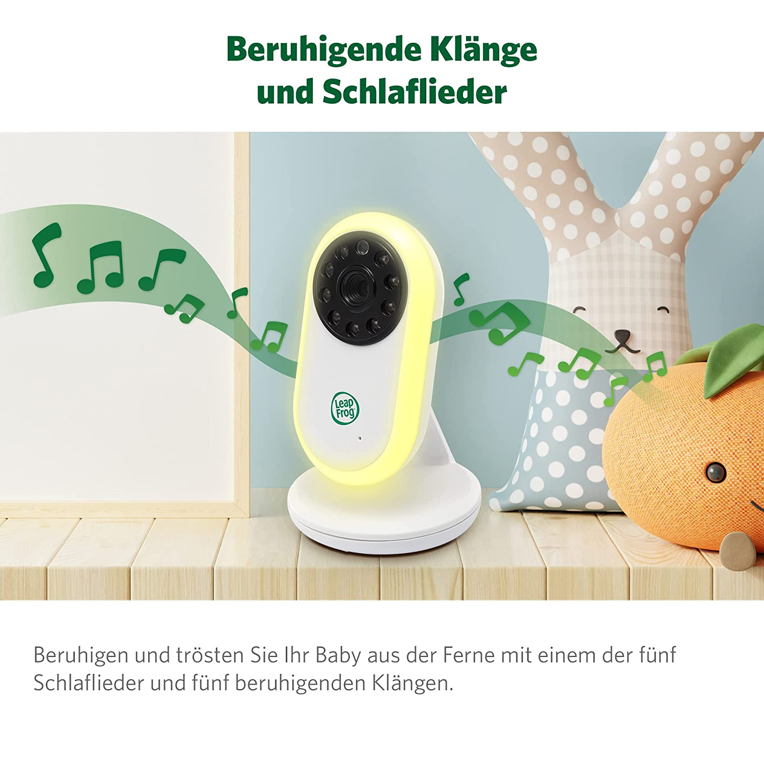 Babyphone auf einem Holzregal mit Noten. Ein Stofftier ist sichtbar.