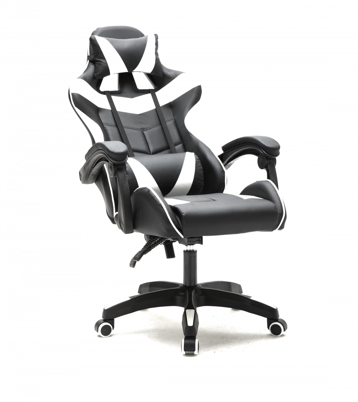 Zwarte en witte gamingstoel met hoofdsteun, armleuningen en wielen op witte achtergrond.
