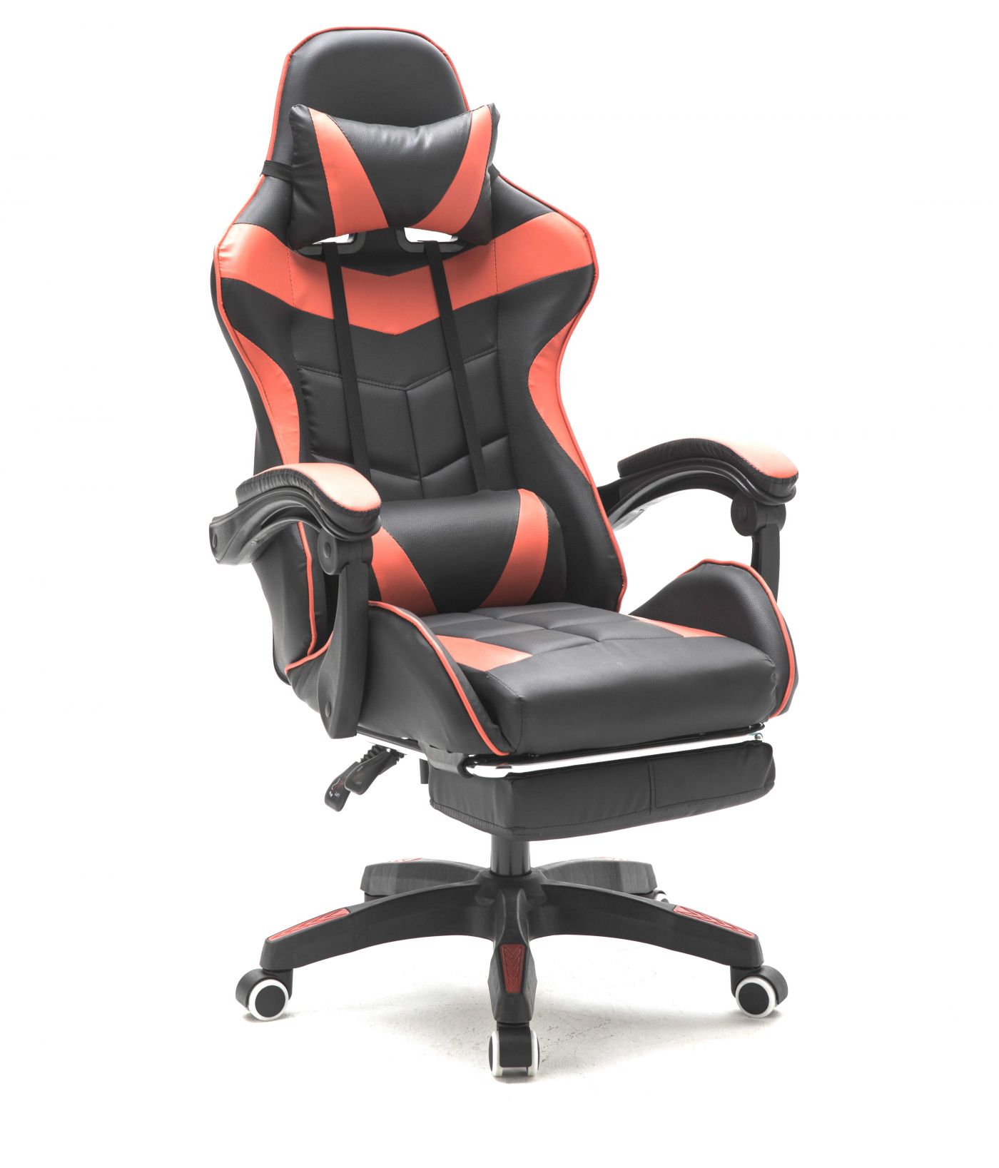 Schwarzer und oranger Gaming-Stuhl mit Fußstütze, auf weißem Grund.