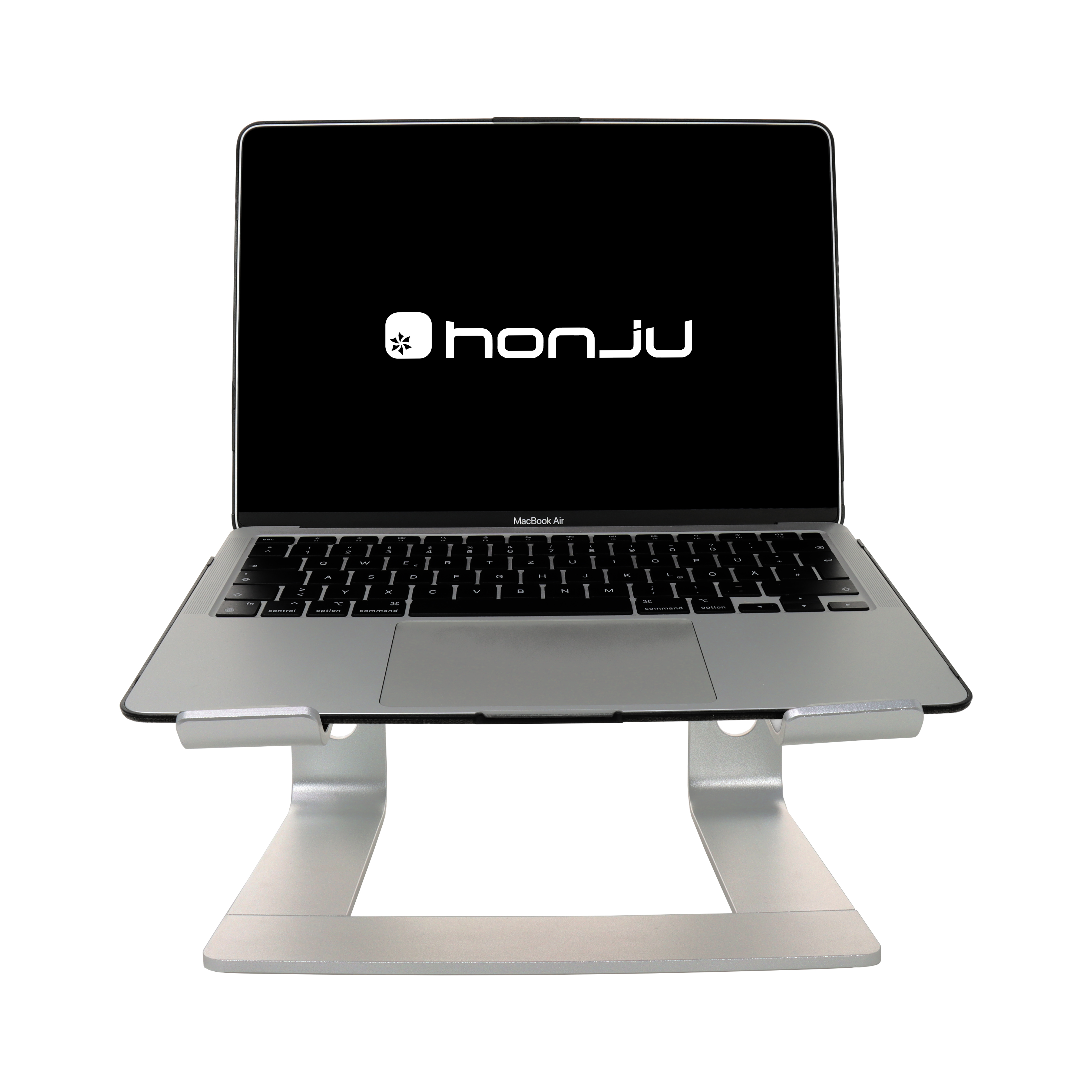 Silberner Laptop-Ständer mit einem MacBook Air. Weißer Hintergrund.