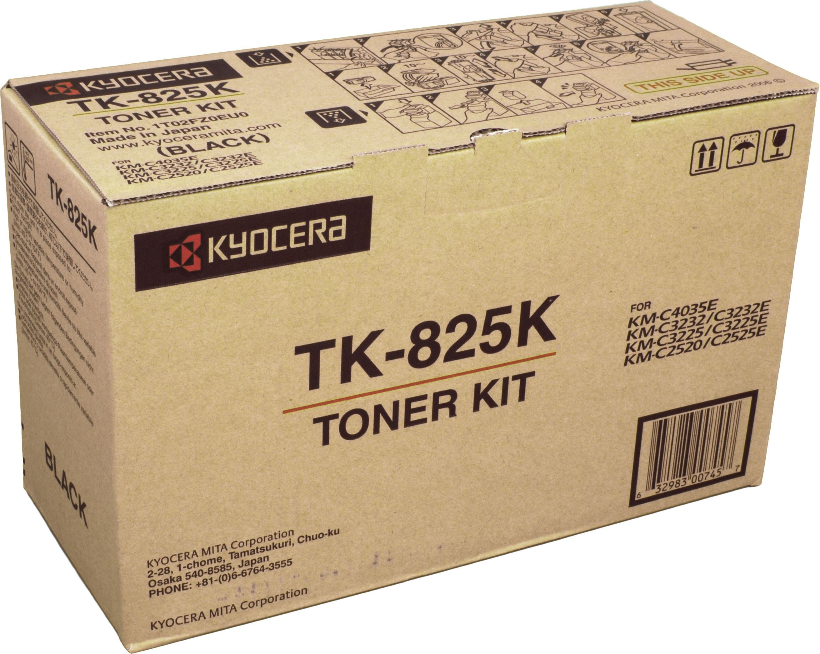 Scatola kit toner Kyocera TK-825K. Toner nero, scatola di cartone, testo nero.