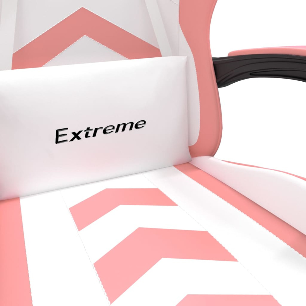 Nahaufnahme eines rosa-weißen Gaming-Stuhls. Das Wort "Extreme" steht auf einem Kissen.