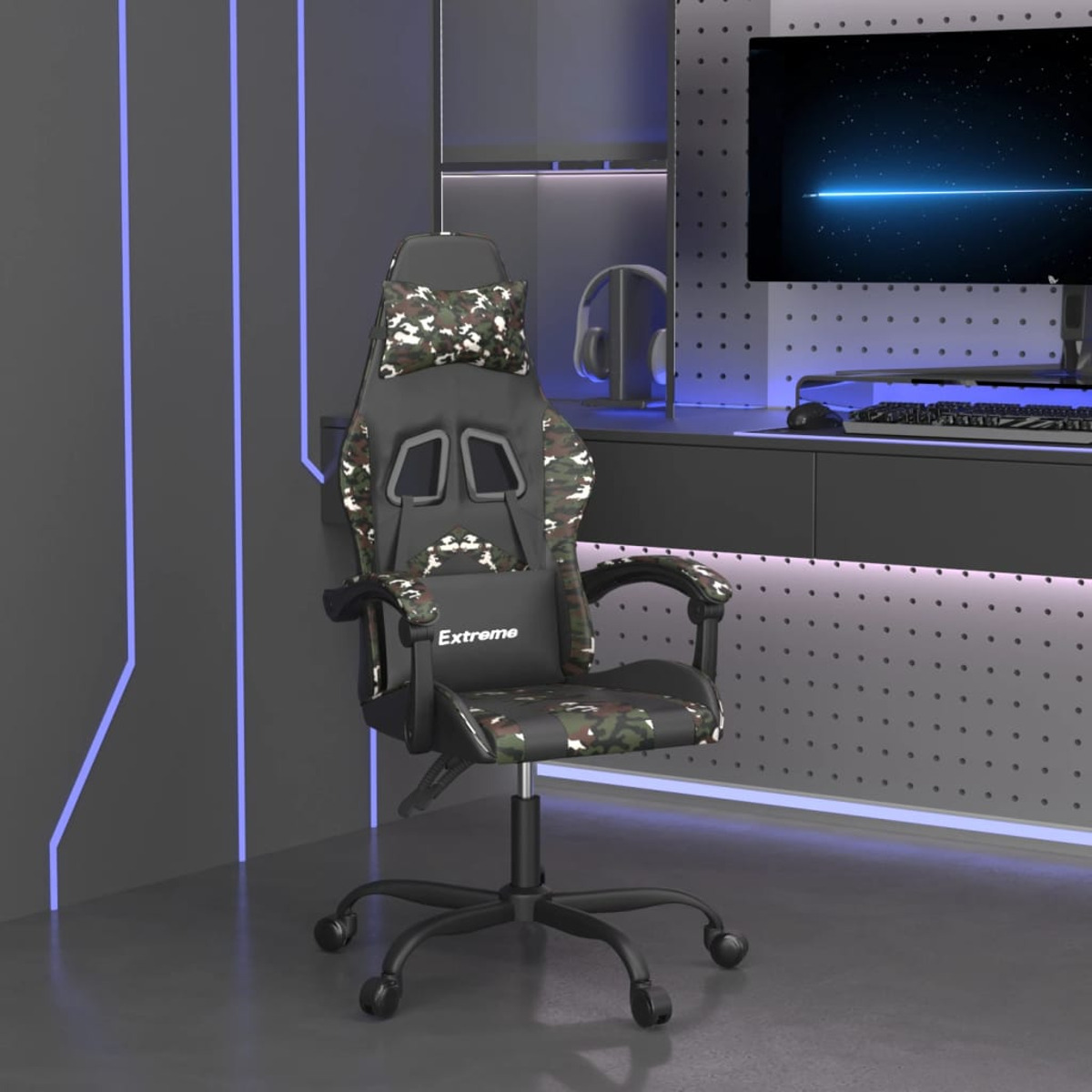 Gaming-Stuhl in einer Raumeinstellung. Tarnmuster, schwarz und grün. Ein Monitor ist sichtbar.