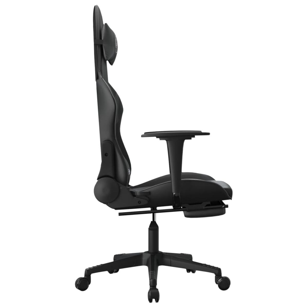 Schwarzer Gaming-Stuhl mit Fußstütze. Seitenansicht auf weißem Hintergrund.