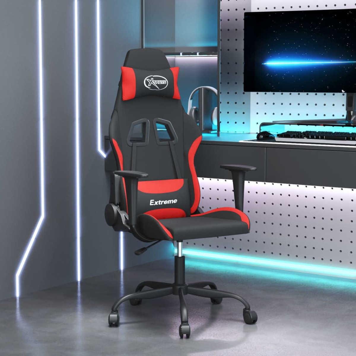 Gaming-Stuhl in einem Raum, mit rotem und schwarzem Design und dem 'Extreme'-Logo auf der Rückenlehne.