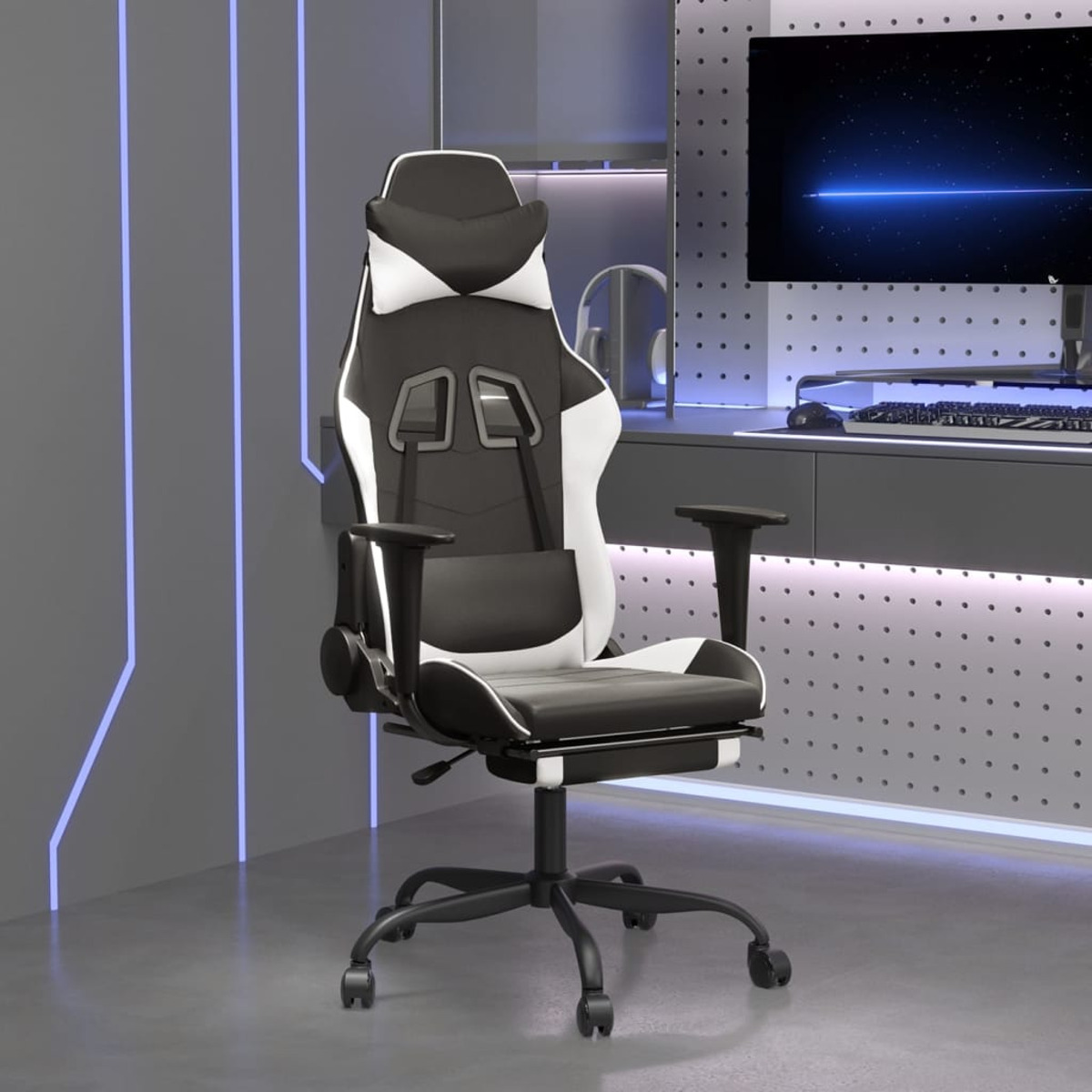 Schwarz-weißer Gaming-Stuhl mit Fußstütze. Vorderansicht in einem Raum.