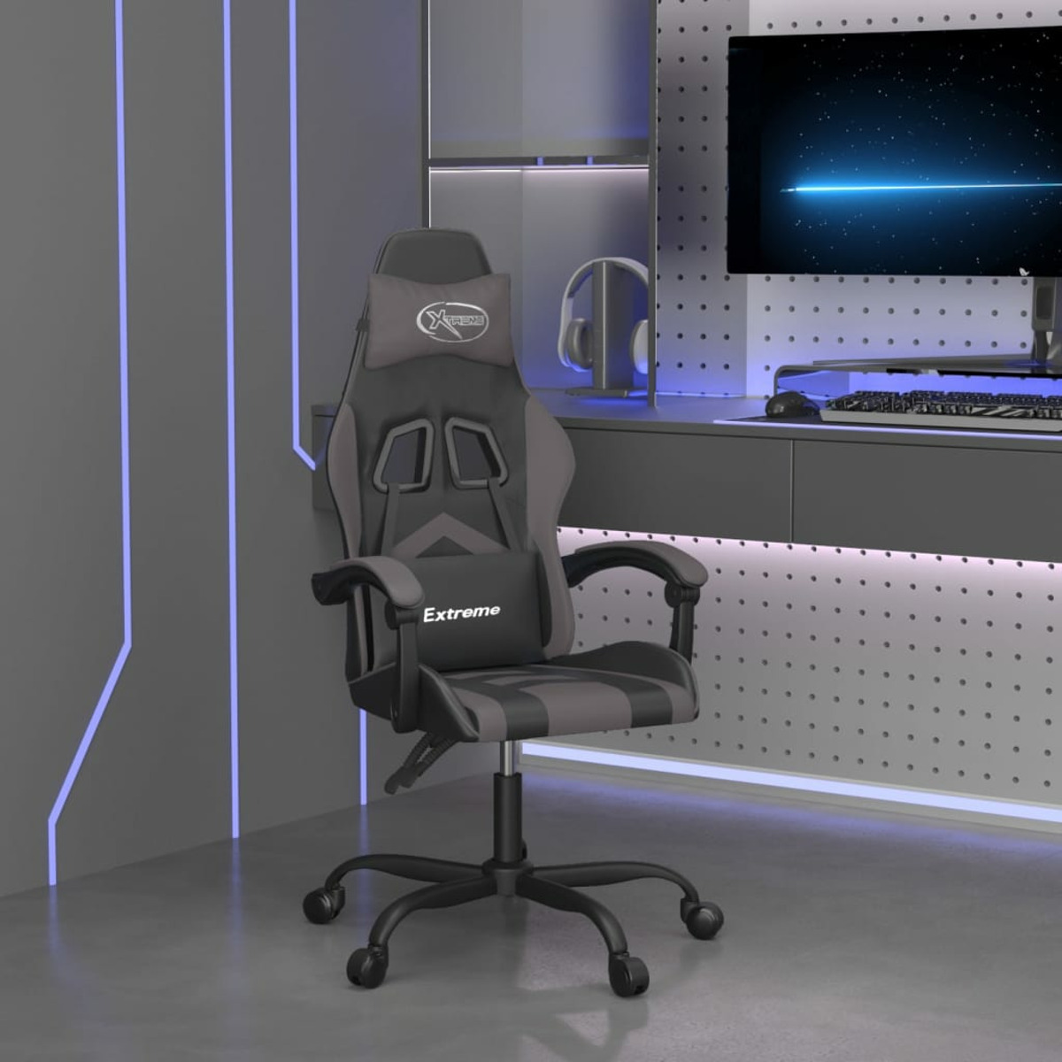 Gaming-Stuhl in einem Raum, schwarz-graues Design, mit 'Extreme'-Logo und Schreibtisch im Hintergrund.